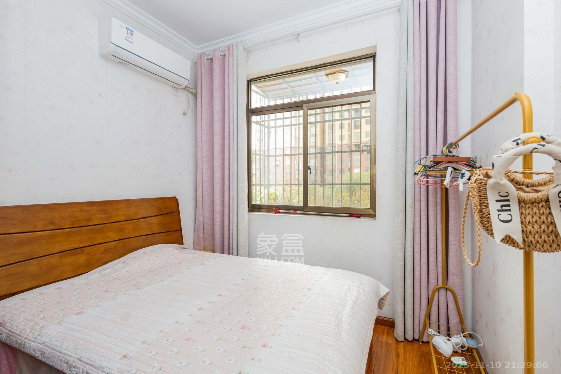 和泉嘉园  4室2厅2卫    2000.0元/月室内图