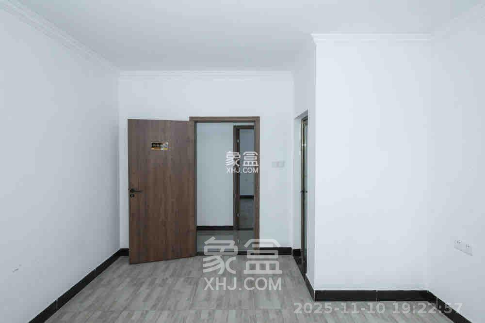 中国铁建梅溪青秀三期 5室2厅2卫 3500.0元/月 中国铁建梅溪青秀三期 5室2厅2卫 3500.0元/月室内图