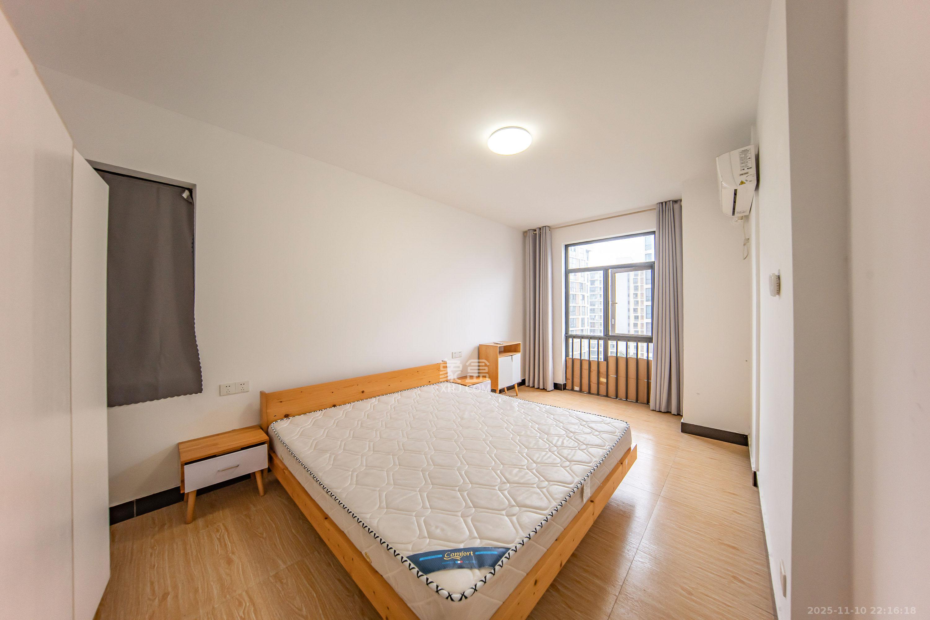 阳光100一期、四五期 2室2厅1卫 85.0万 阳光100一期、四五期 2室2厅1卫 85.0万卧室