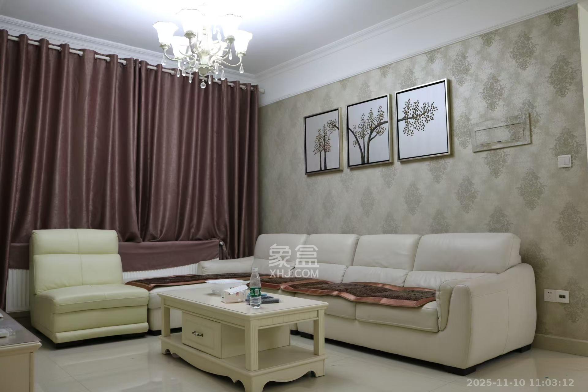 麓谷明珠  4室2厅2卫    3200.0元/月