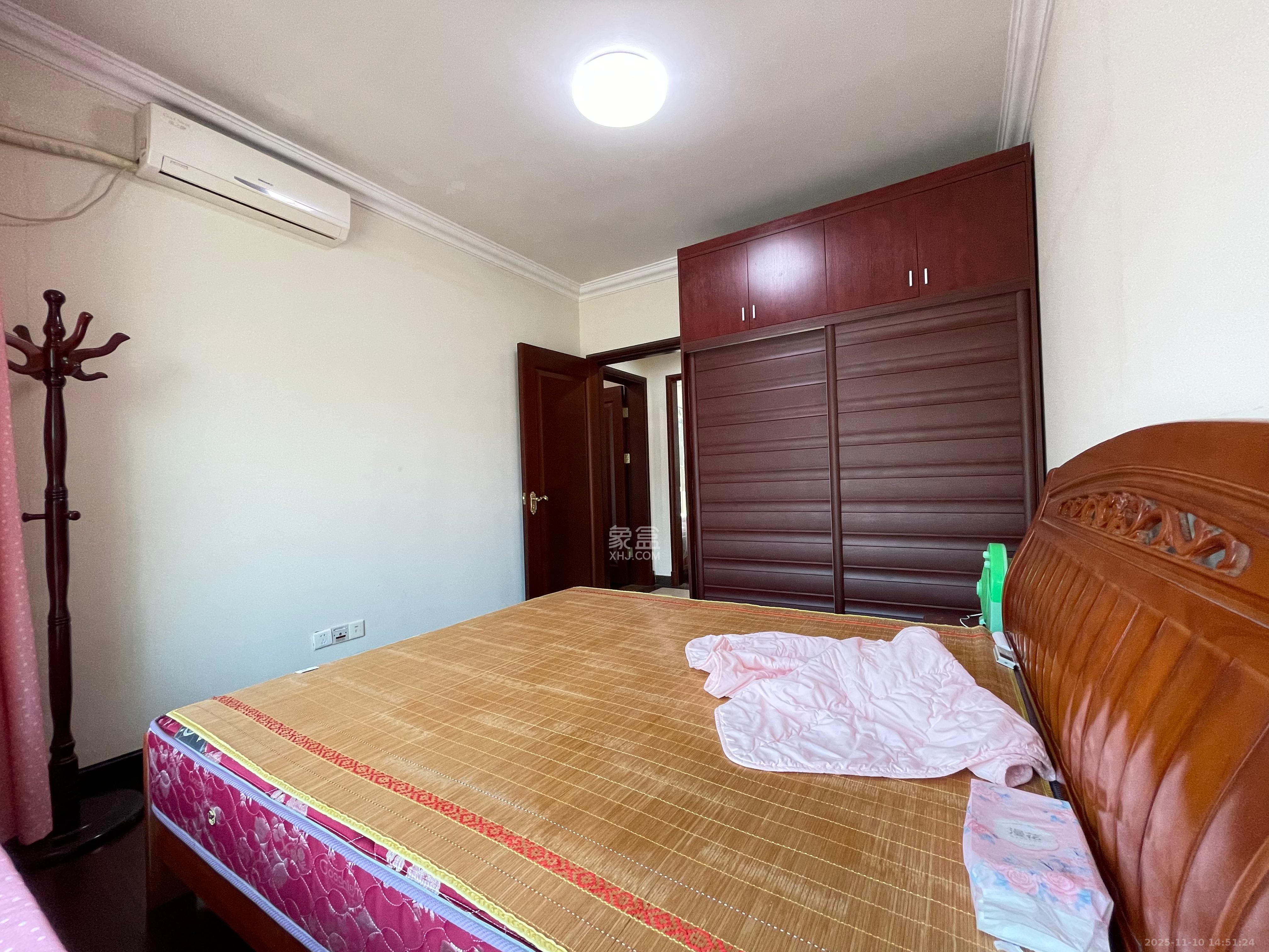 恒大名都  3室2厅2卫    1800.0元/月室内图