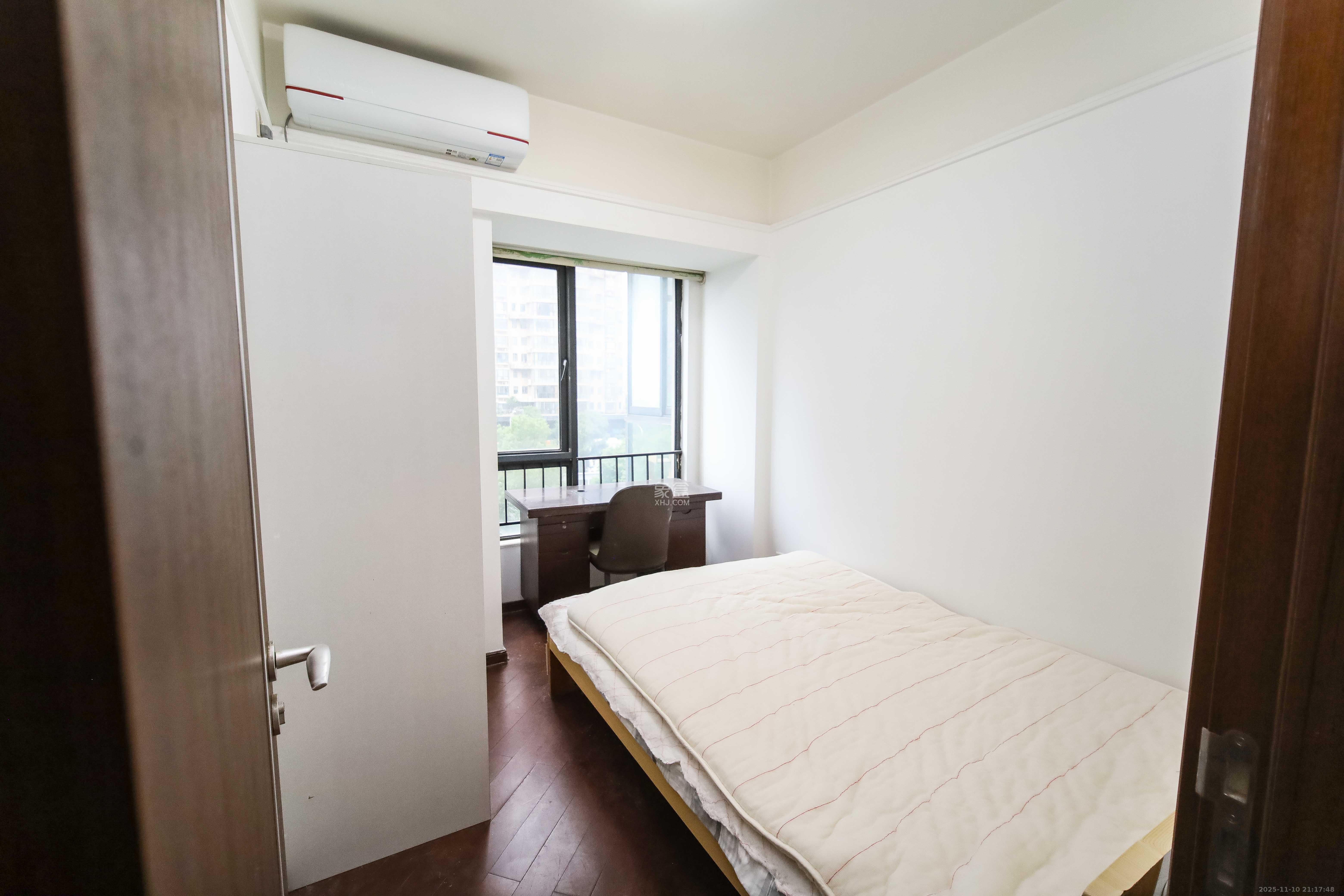 万科金域蓝湾  3室2厅1卫    74.0万卧室