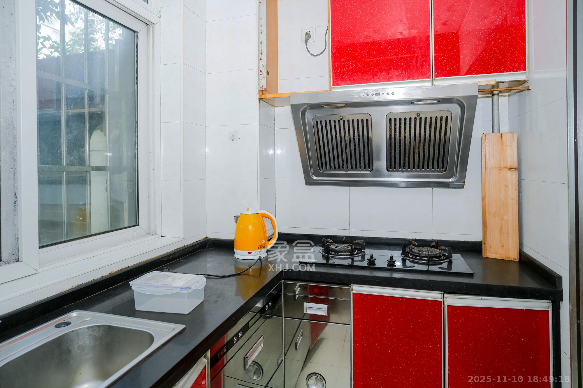 山水湾  3室2厅1卫    56.0万厨房