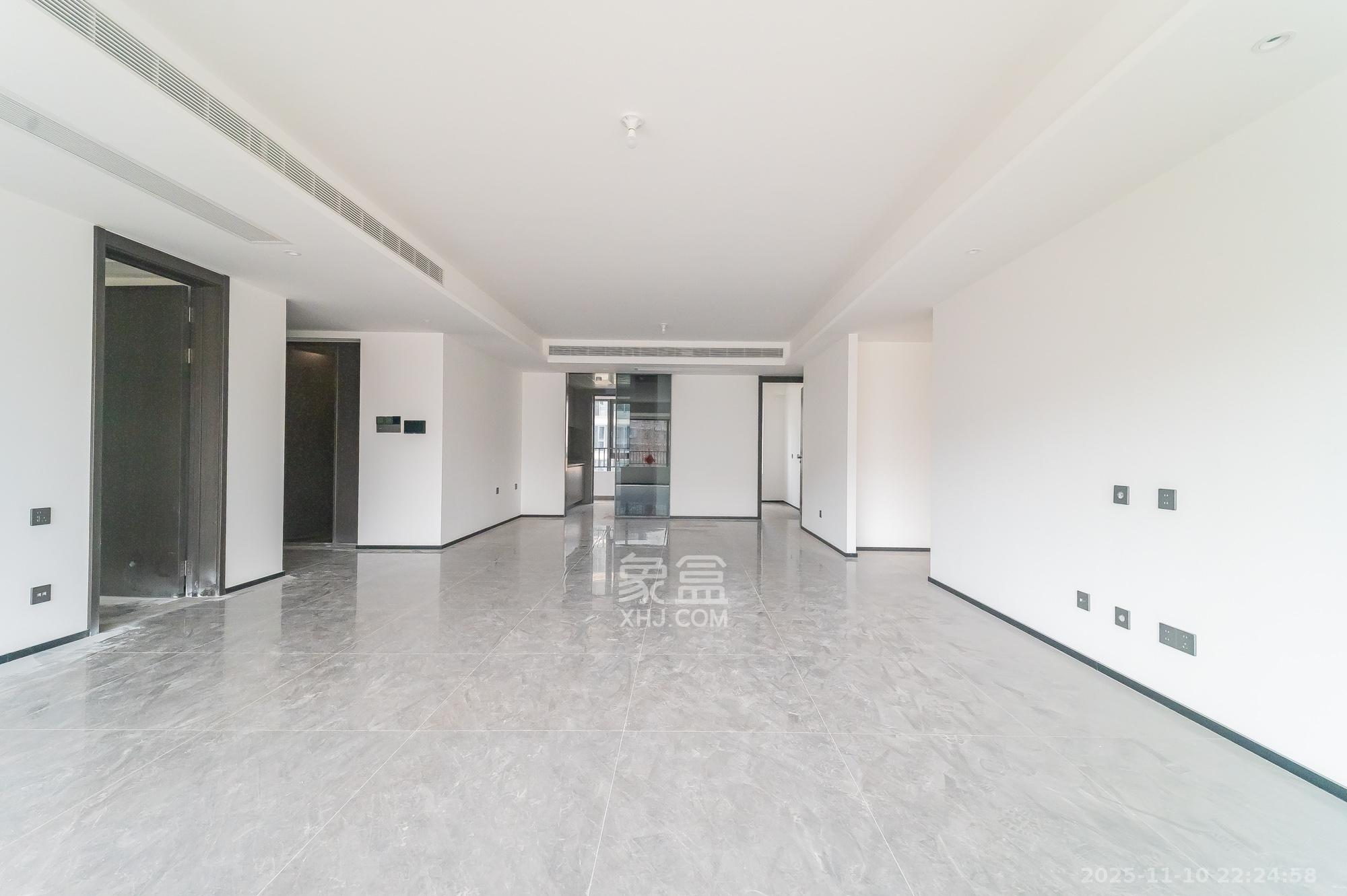 万科松湖天地  4室2厅2卫    220.0万