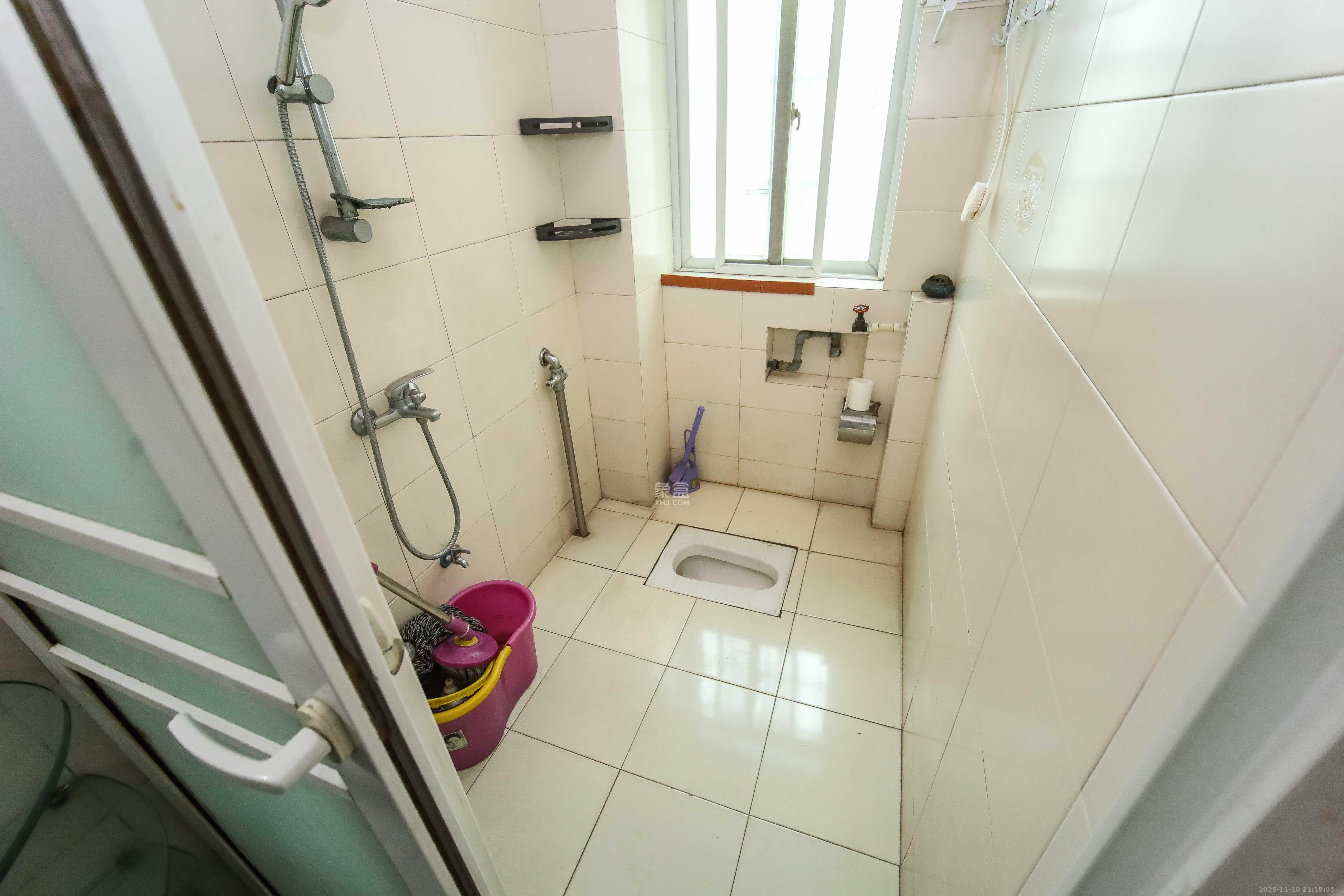 古汉城宿舍（同超集团控股公司）  3室2厅1卫    75.0万卫生间