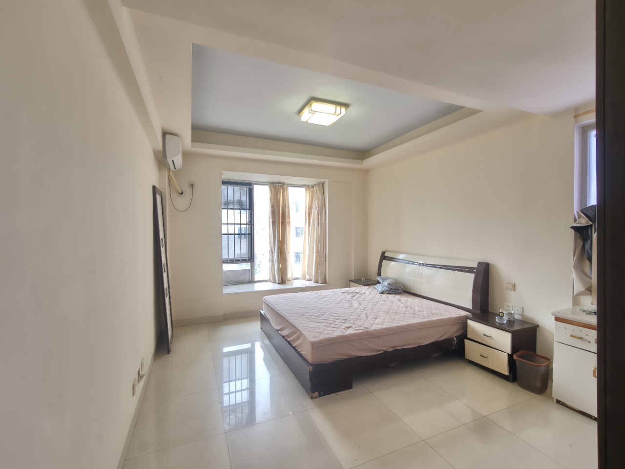 海联新村  3室2厅1卫    2300.0元/月室内图