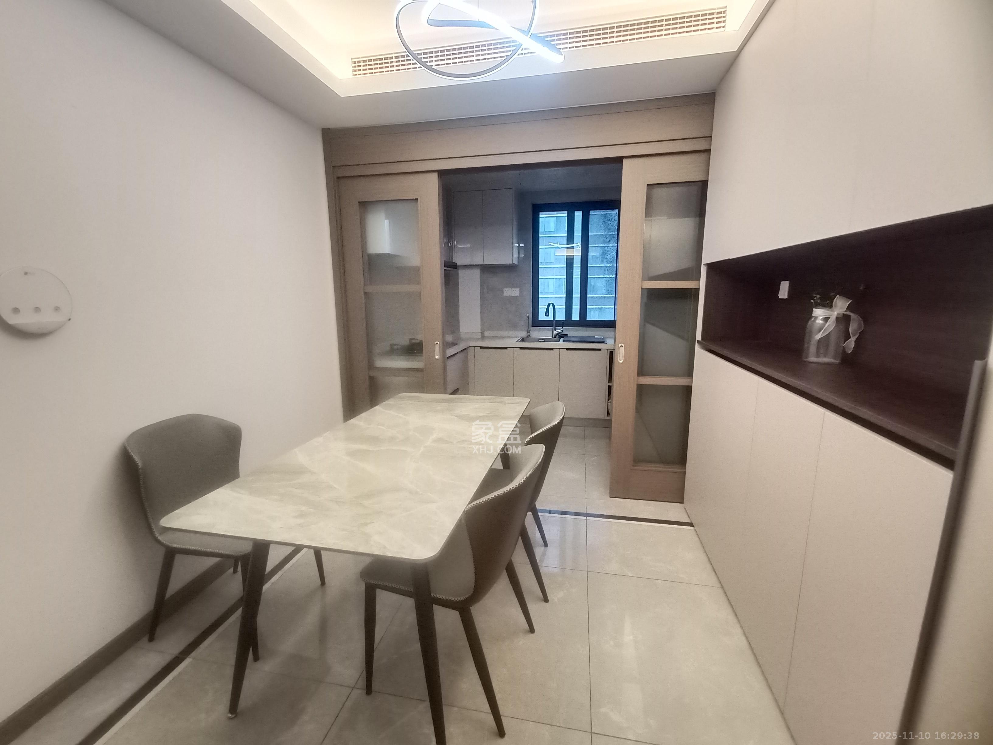 龙湖铂金中心（龙湖春江郦城）  3室2厅2卫    7000.0元/月室内图