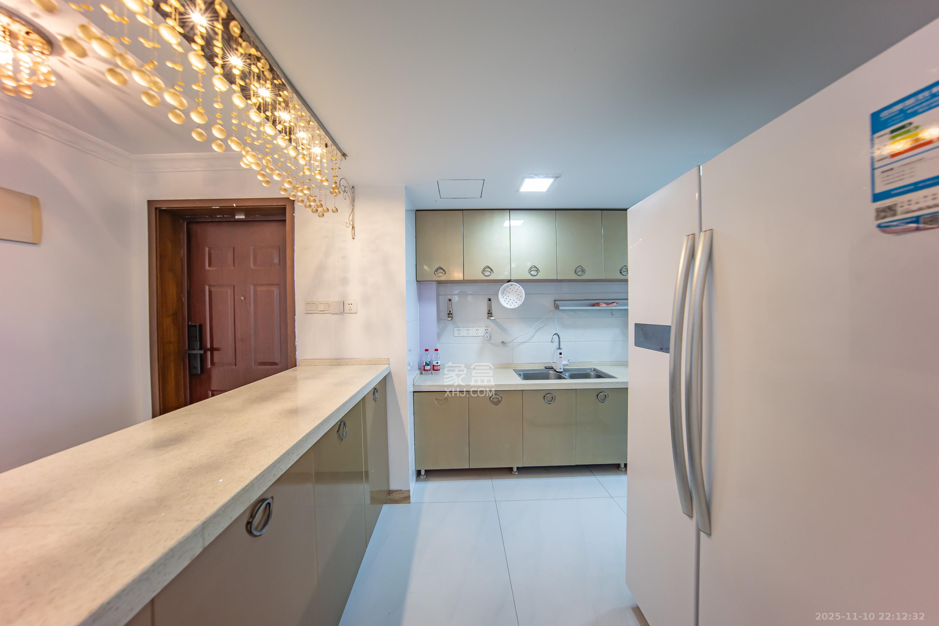 华润橡树湾  3室2厅1卫    70.0万厨房