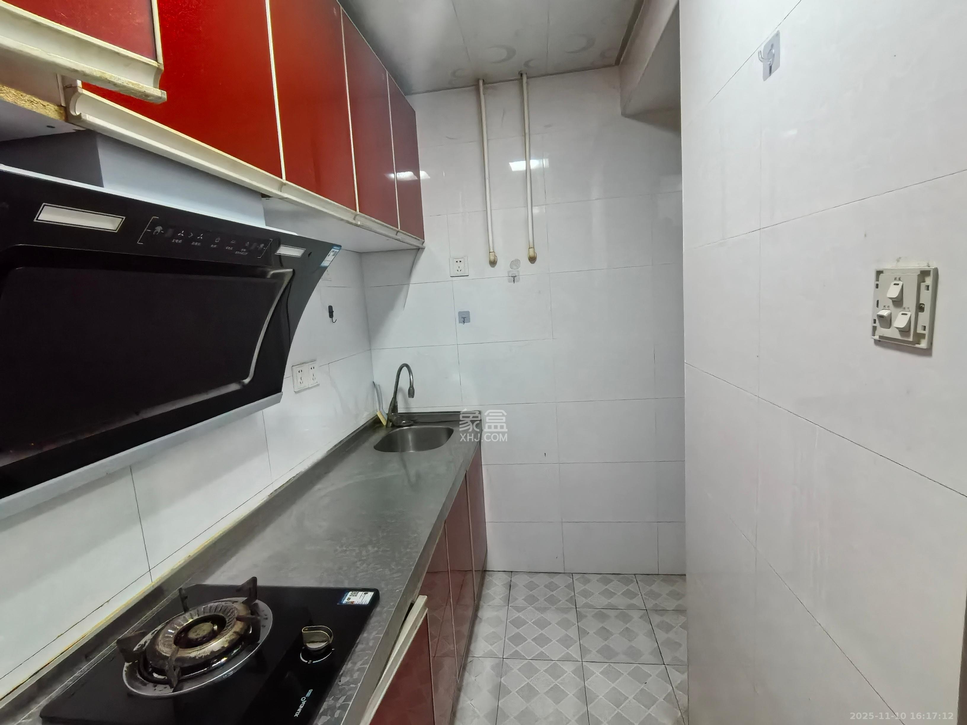 金领家族  1室1厅1卫    1300.0元/月室内图