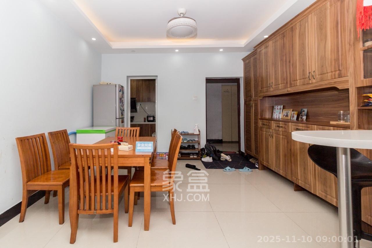 星城国际  1室2厅2卫    1700.0元/月室内图