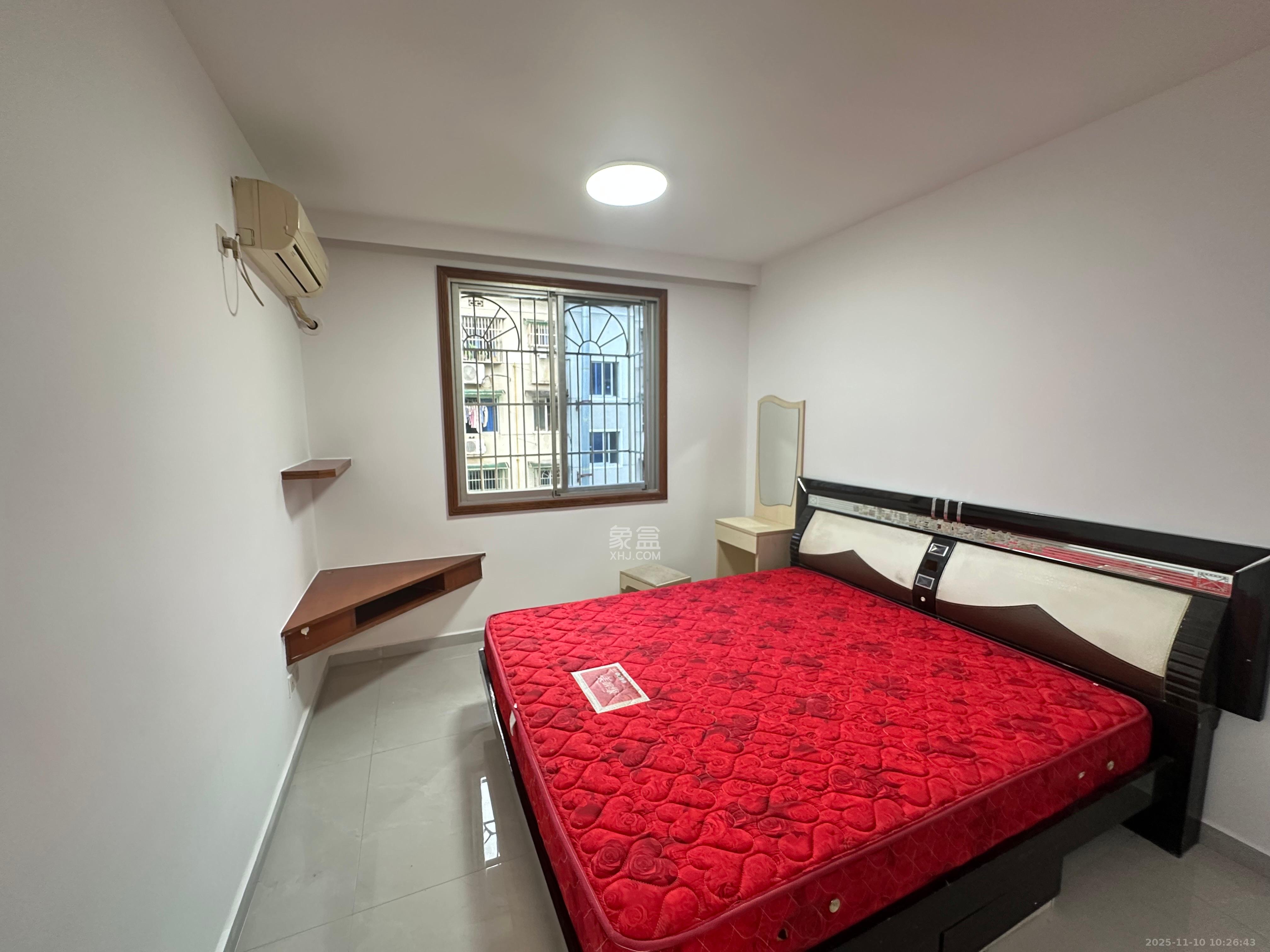 荷花园小区（安置房小区）  2室1厅1卫    1800.0元/月室内图