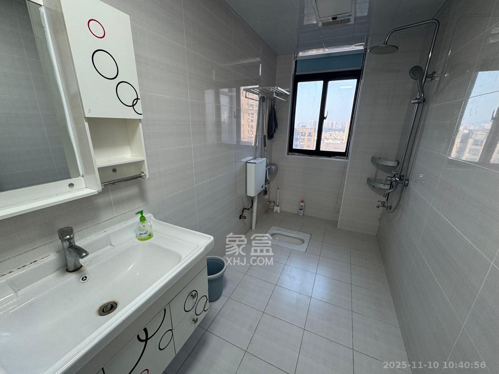 中央美郡  3室2厅2卫    3400.0元/月室内图