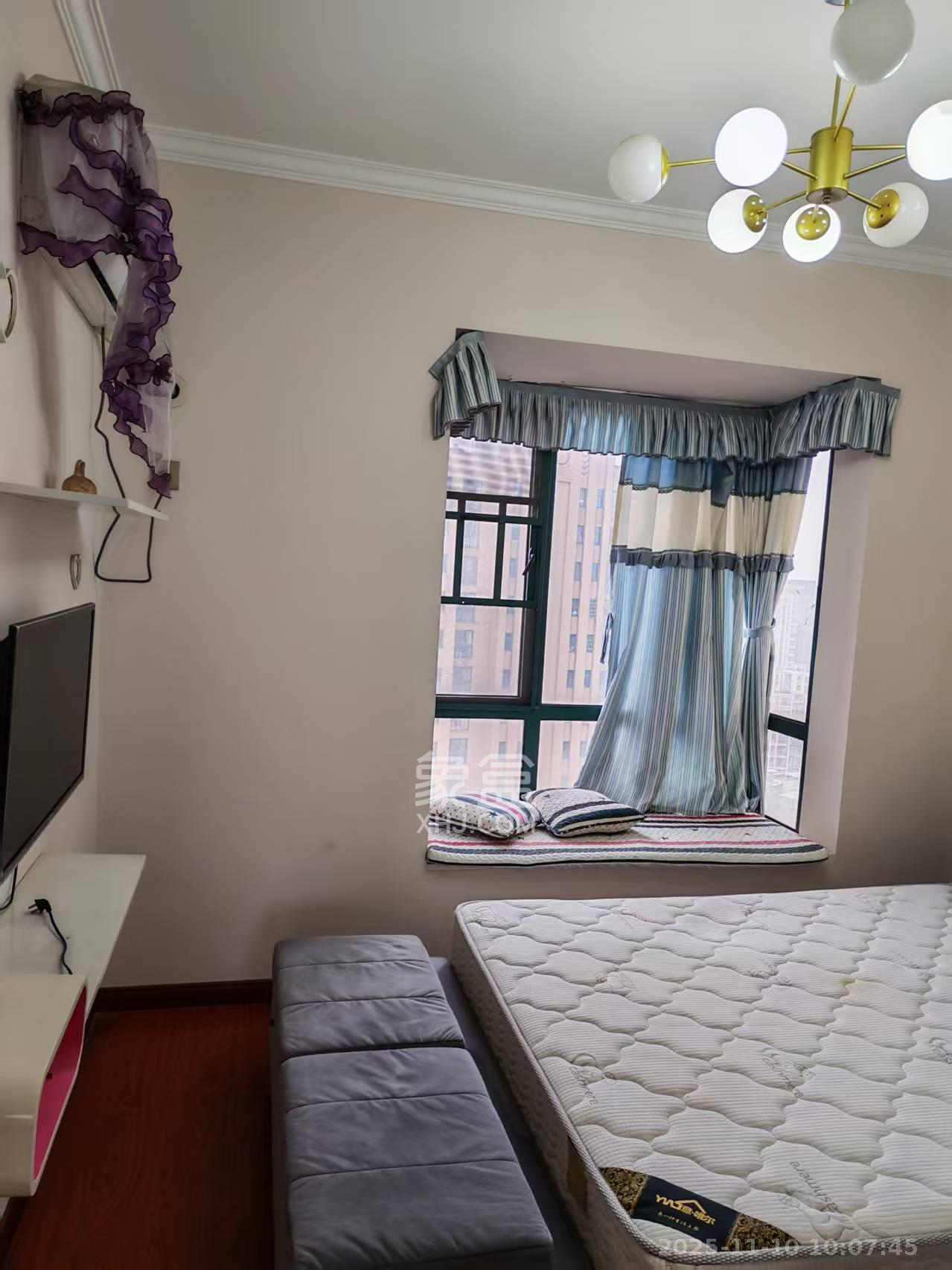 洋湖时代  1室2厅1卫    2200.0元/月室内图