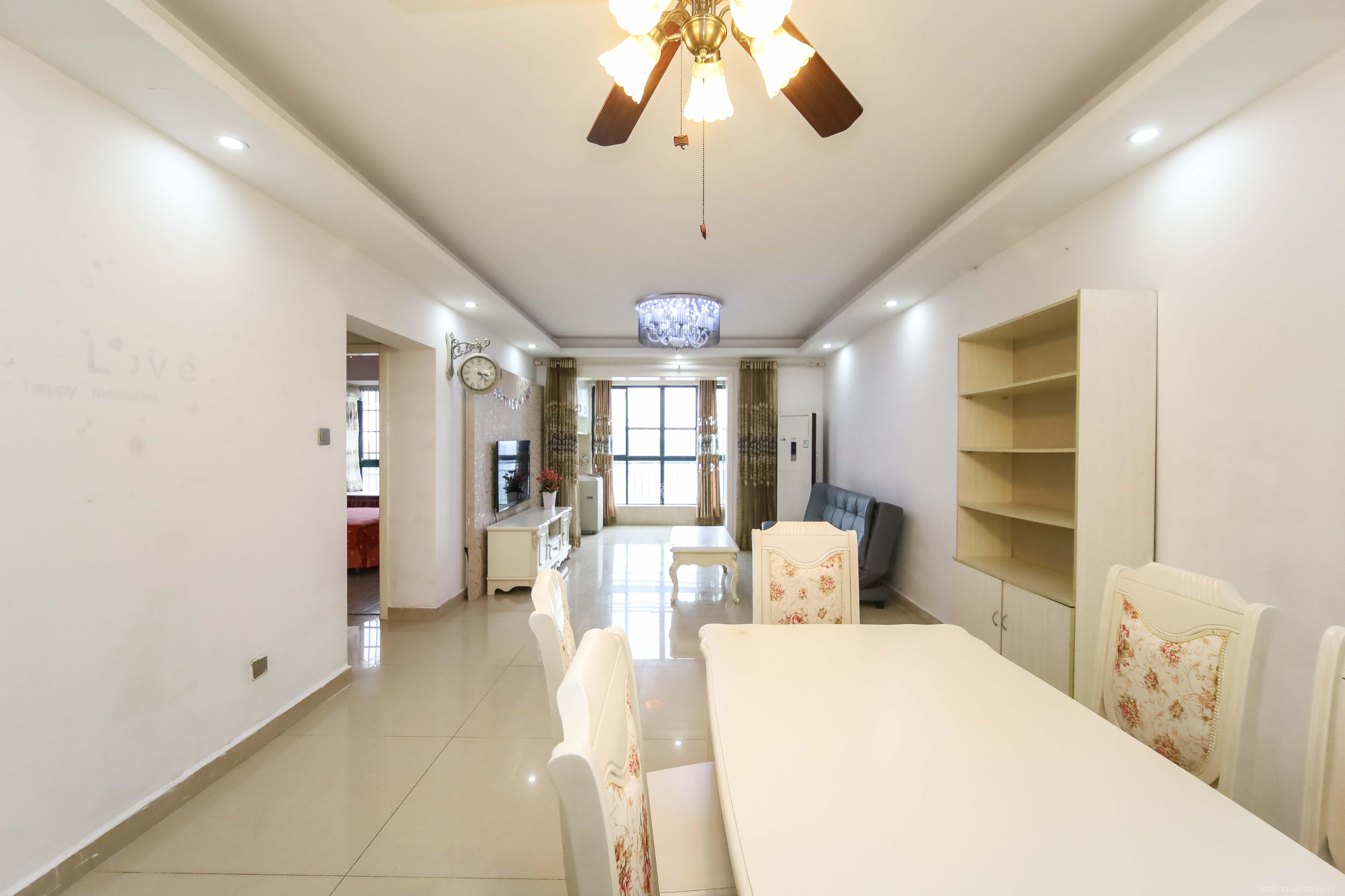 东玺门  2室1厅1卫    71.88万客厅