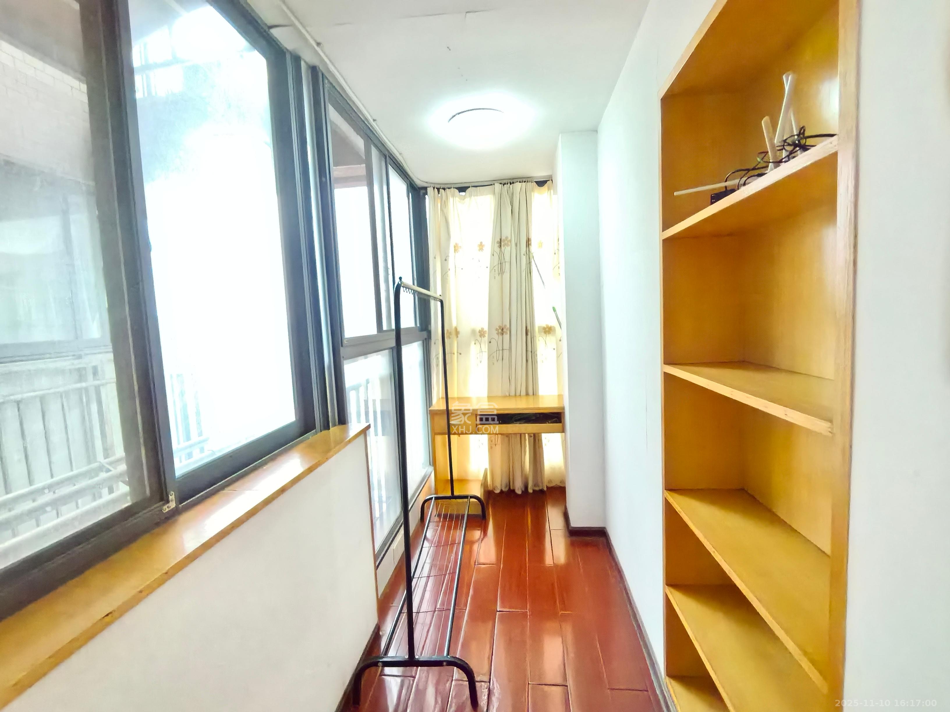 金领家族  1室1厅1卫    1300.0元/月室内图