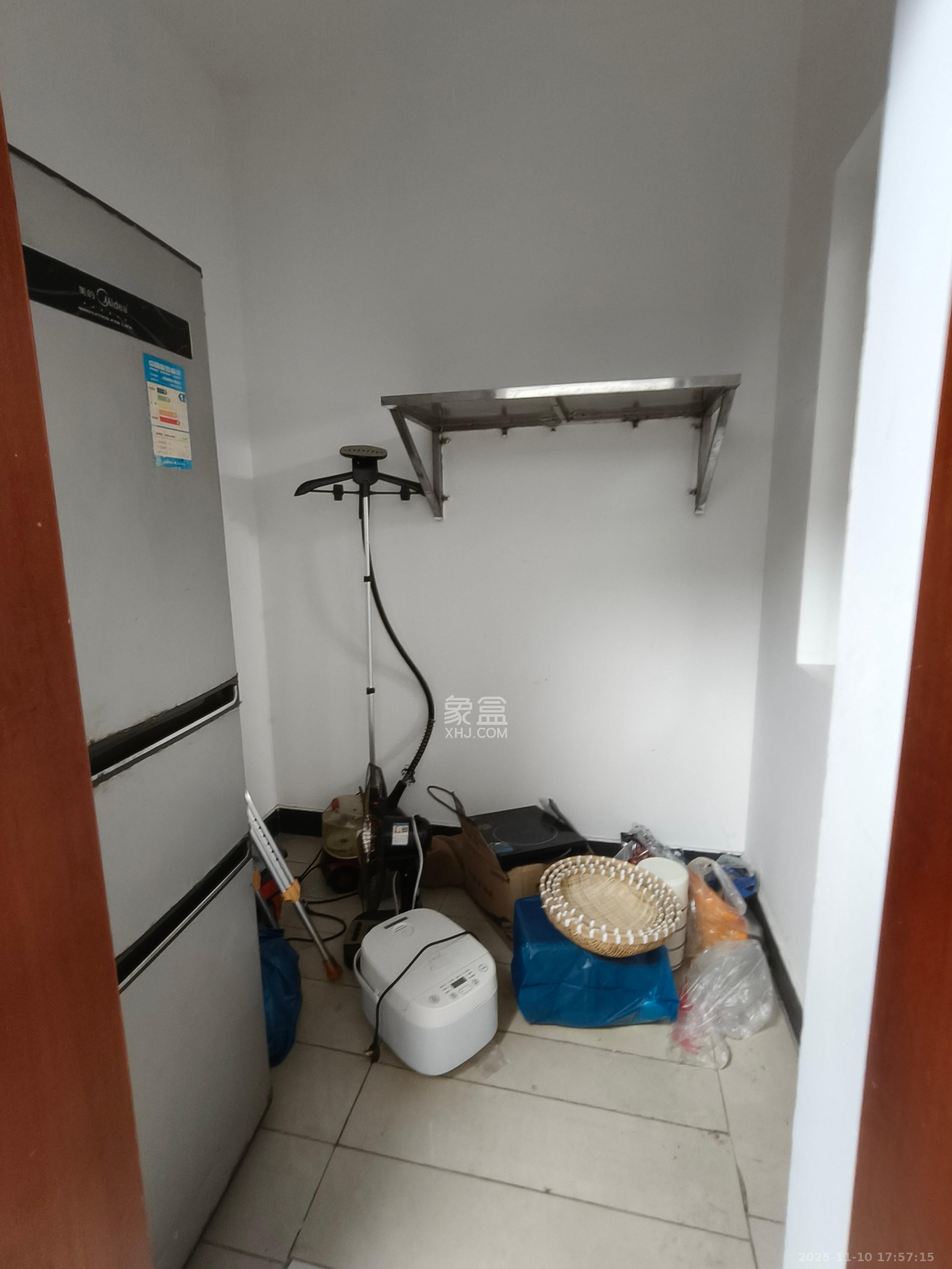 银力家园 3室2厅2卫 2300.0元/月 银力家园 3室2厅2卫 2300.0元/月室内图