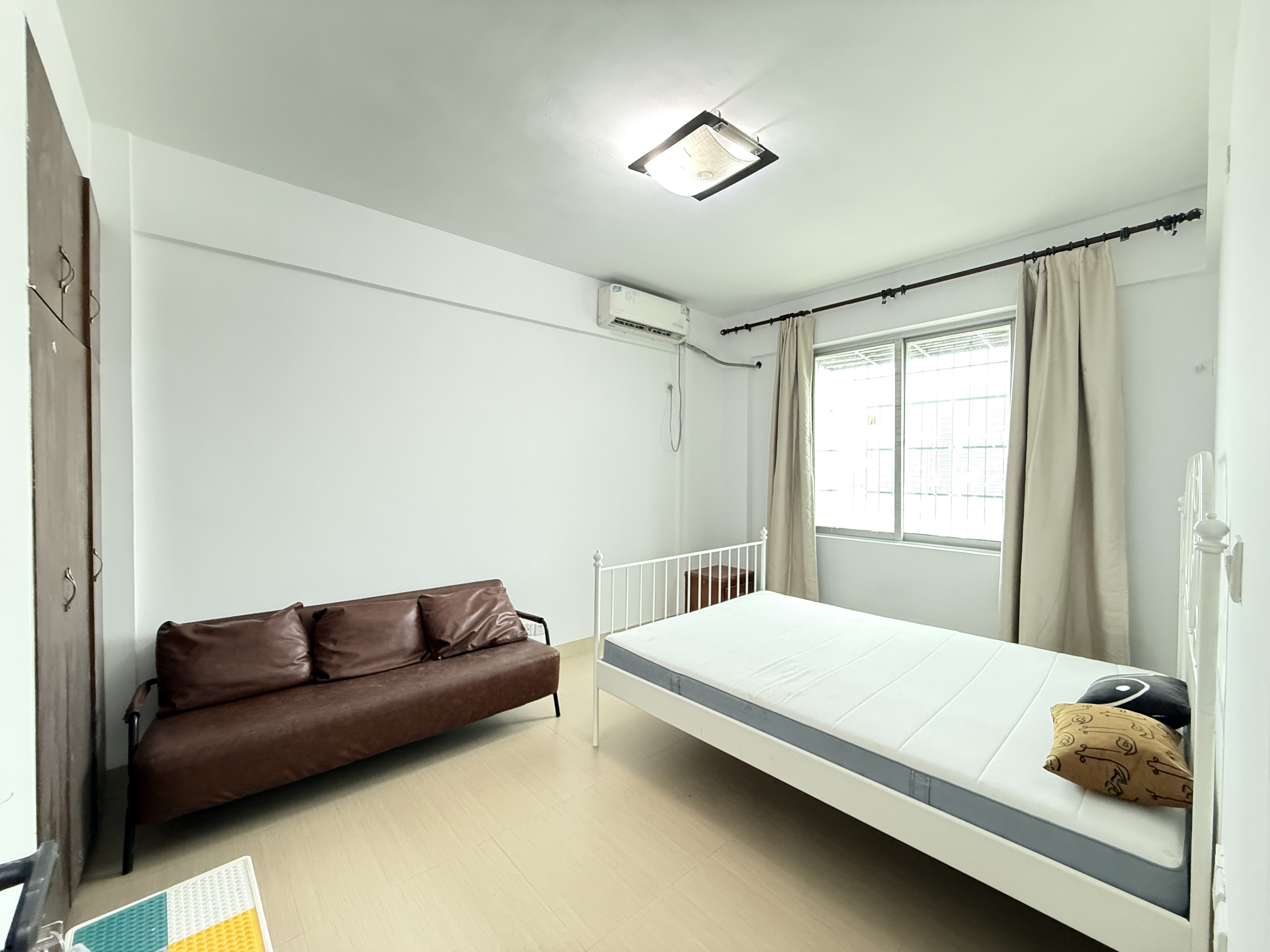 华强小区  3室2厅1卫    2100.0元/月室内图