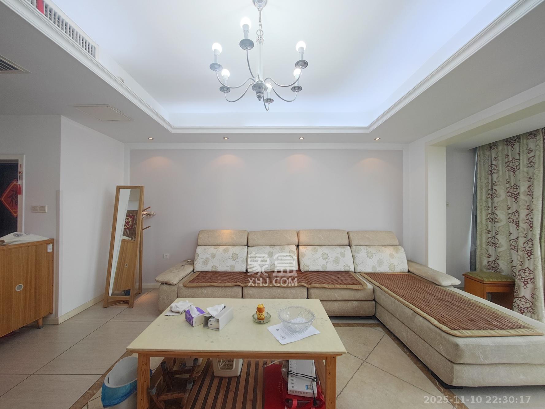 桃阳苑(省人大单位房) 3室2厅2卫 150.0万 桃阳苑(省人大单位房) 3室2厅2卫 150.0万客厅