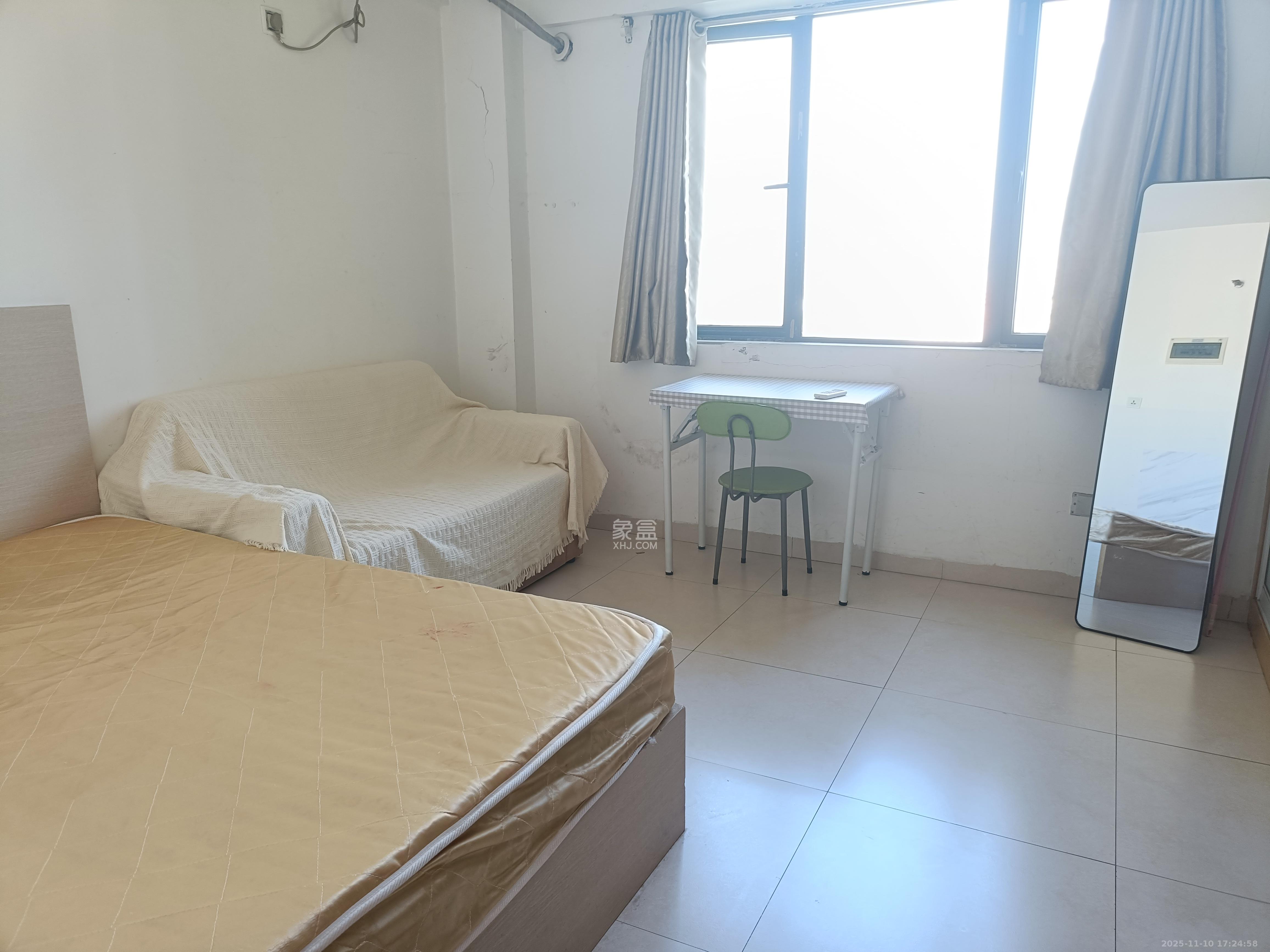 观园国际公寓 1室1厅1卫 1300.0元/月 观园国际公寓 1室1厅1卫 1300.0元/月室内图