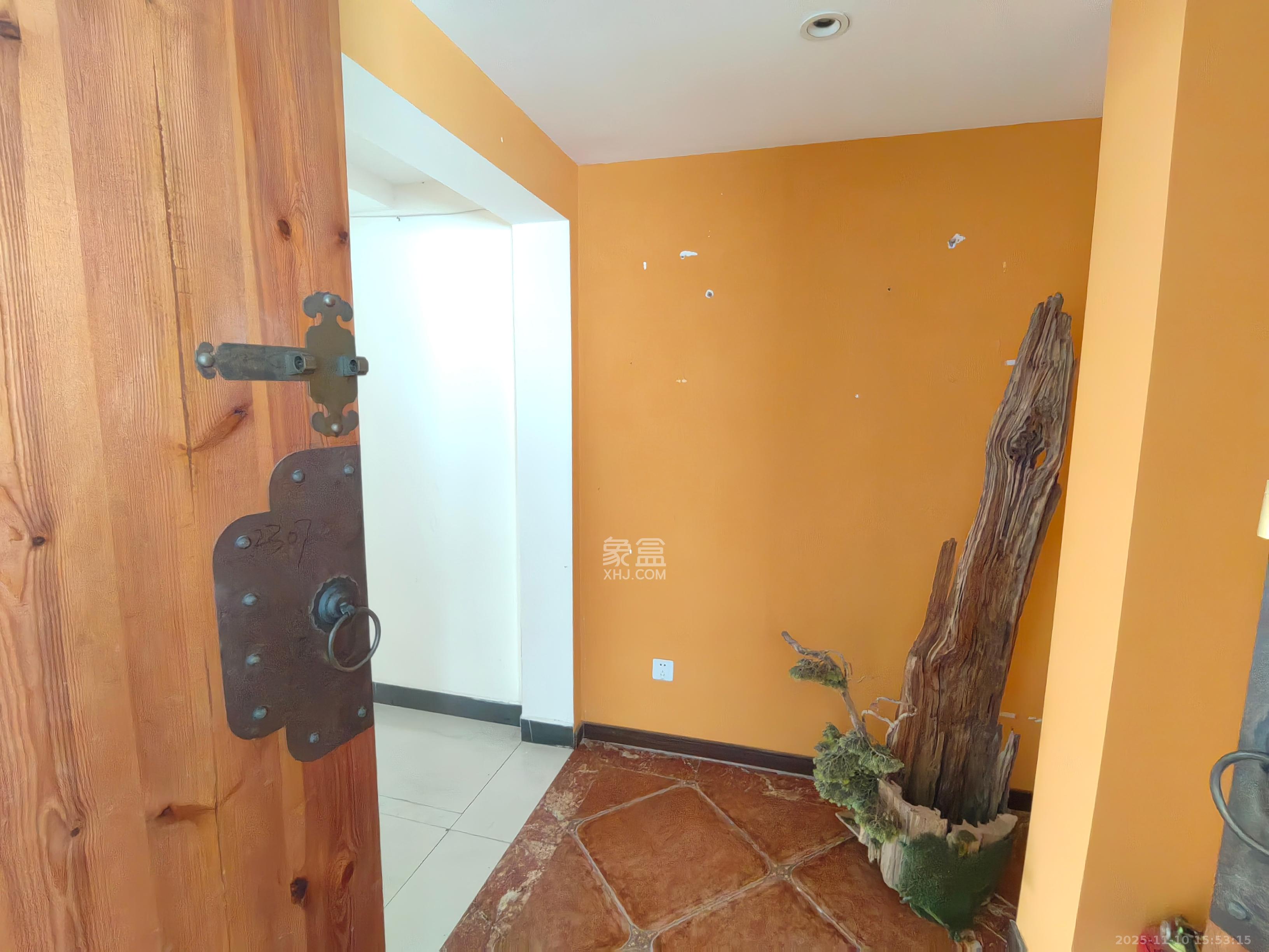 高桥现代商贸城  4室2厅1卫    3800.0元/月