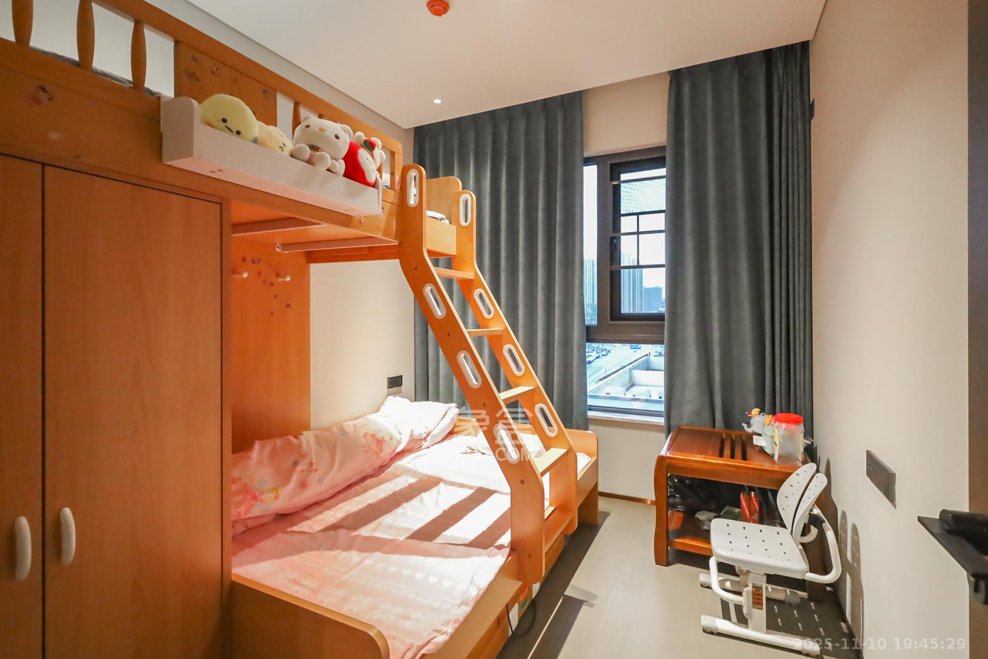 长沙悦府（华润万象城）  3室2厅3卫    420.0万卧室