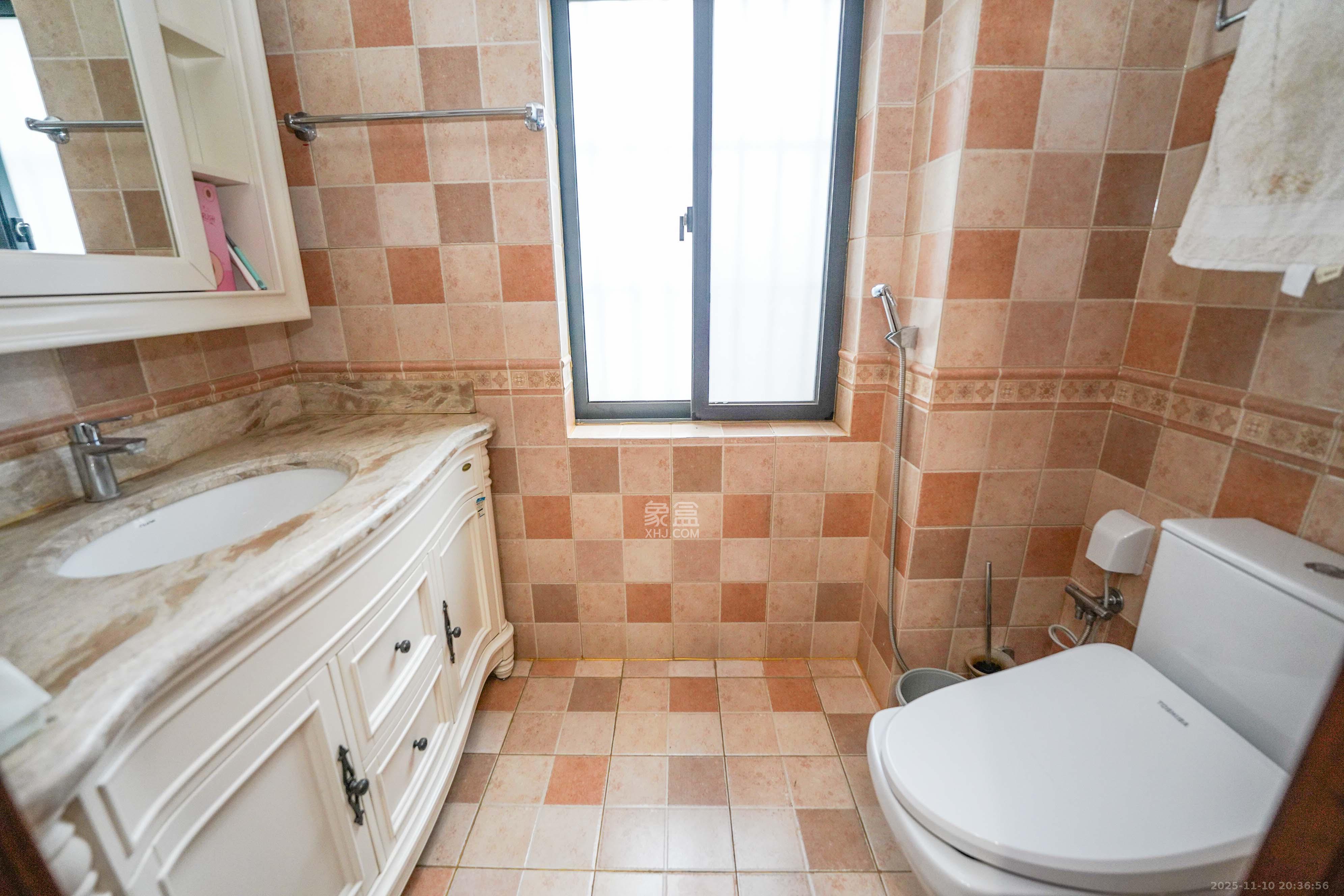 五矿紫湖香醍 4室2厅2卫 99.8万 五矿紫湖香醍 4室2厅2卫 99.8万卫生间