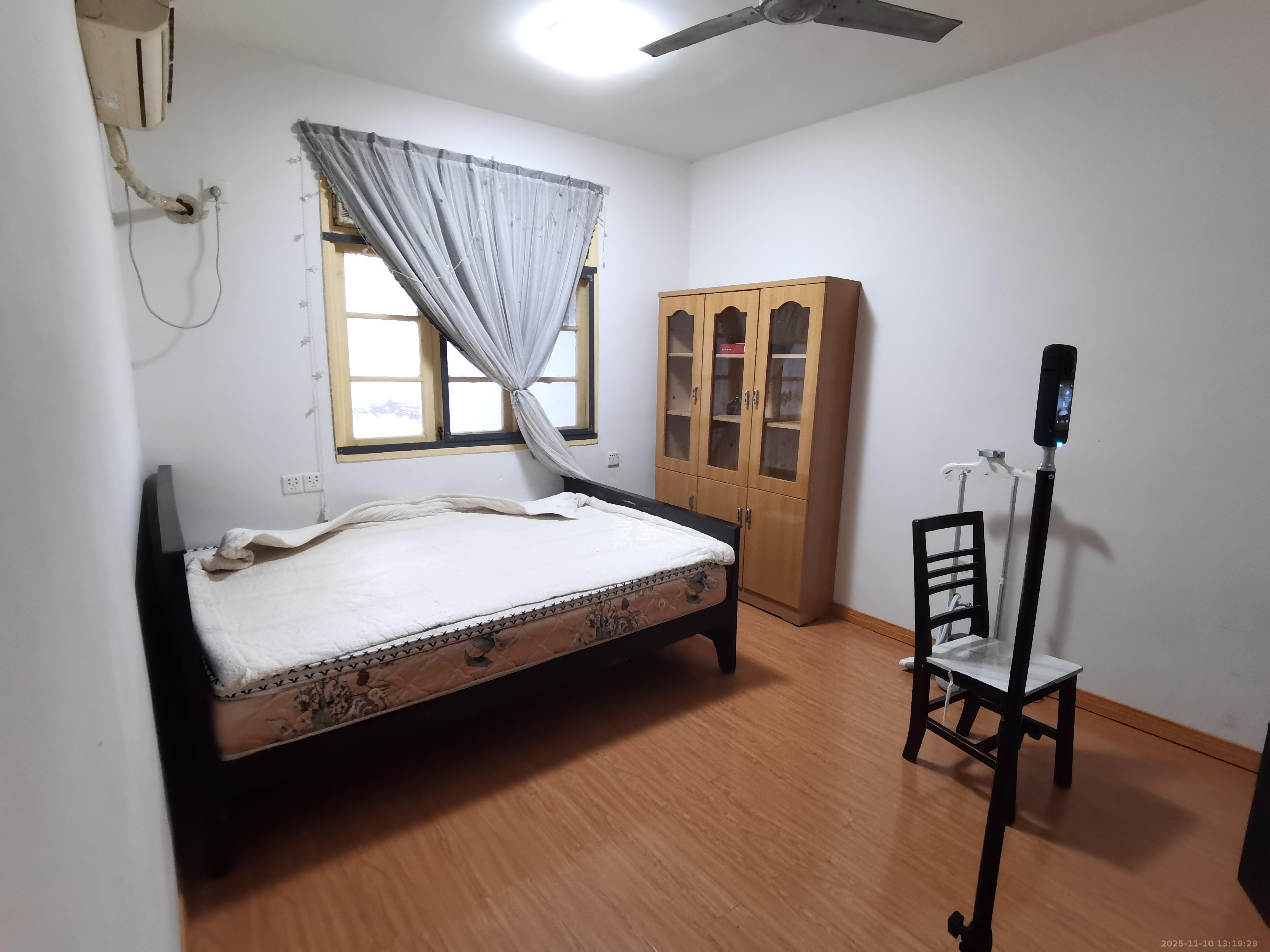 牛婆塘社区  1室1厅1卫    1200.0元/月室内图