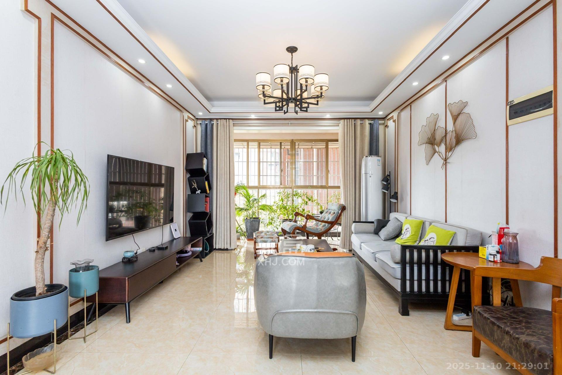 和泉嘉园  4室2厅2卫    2000.0元/月