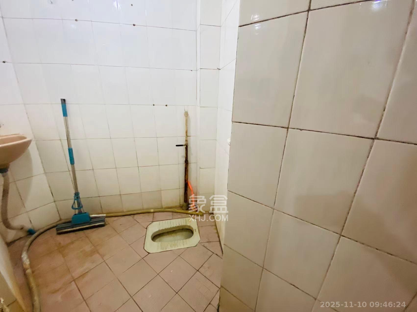 市工行南门口分理处职工宿舍（南沙井巷32）  2室1厅1卫    800.0元/月室内图