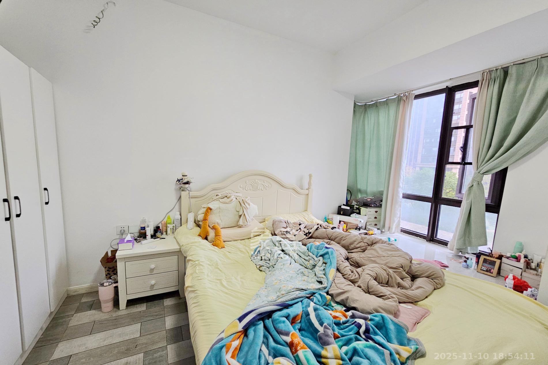 明昇壹城（明昇时代广场）二期  1室0厅0卫    190.0万卧室