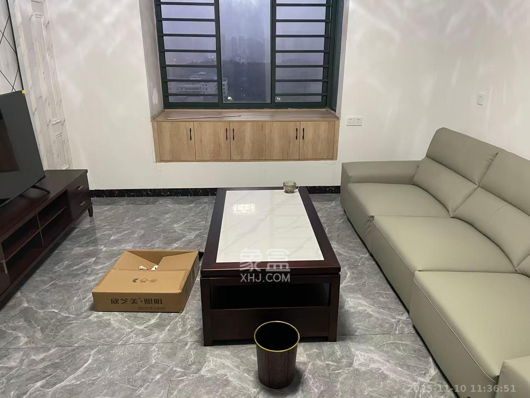 松雅湖畔  1室2厅1卫    2000.0元/月