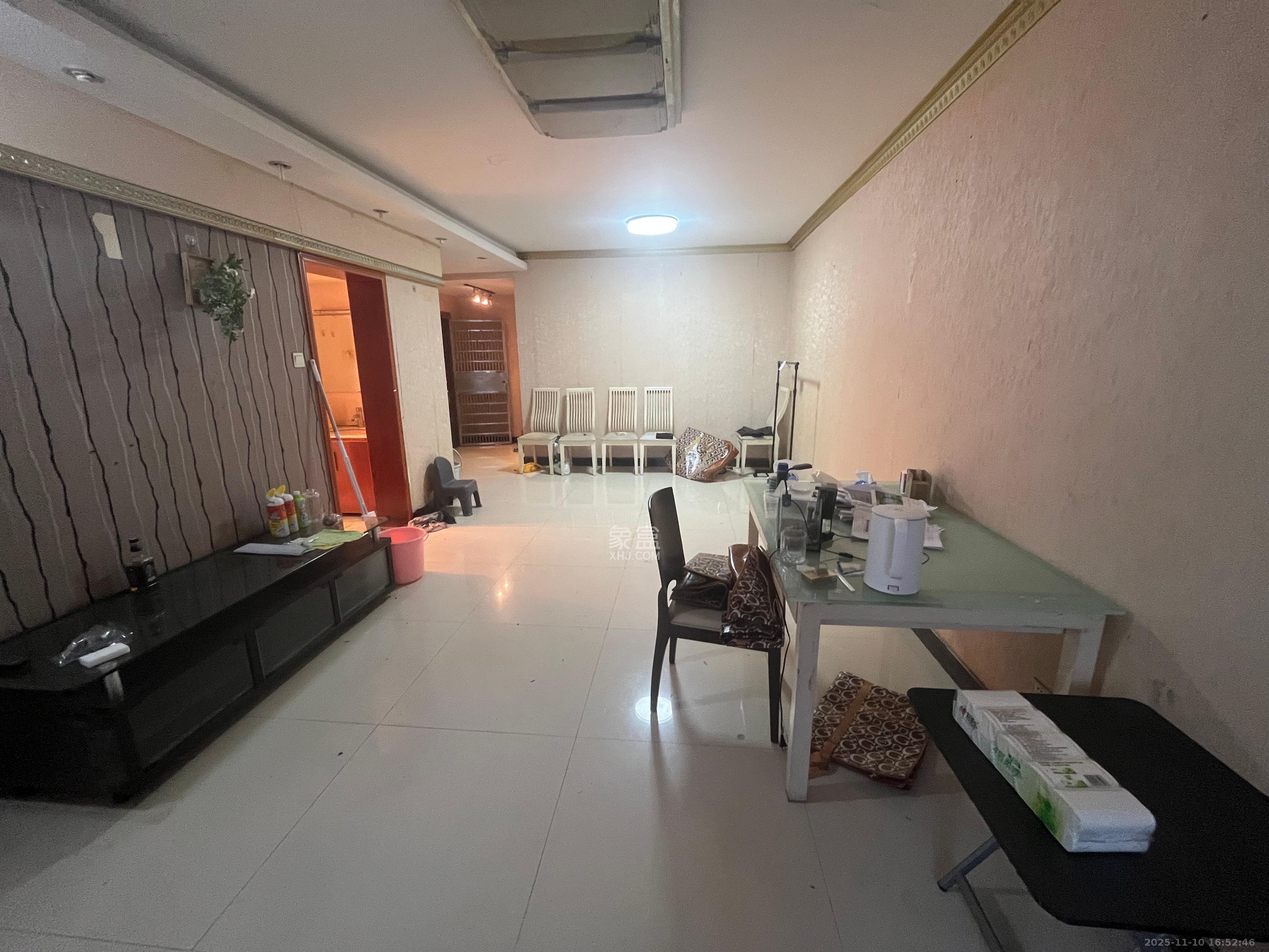 高桥现代商贸城  2室2厅1卫    2000.0元/月室内图