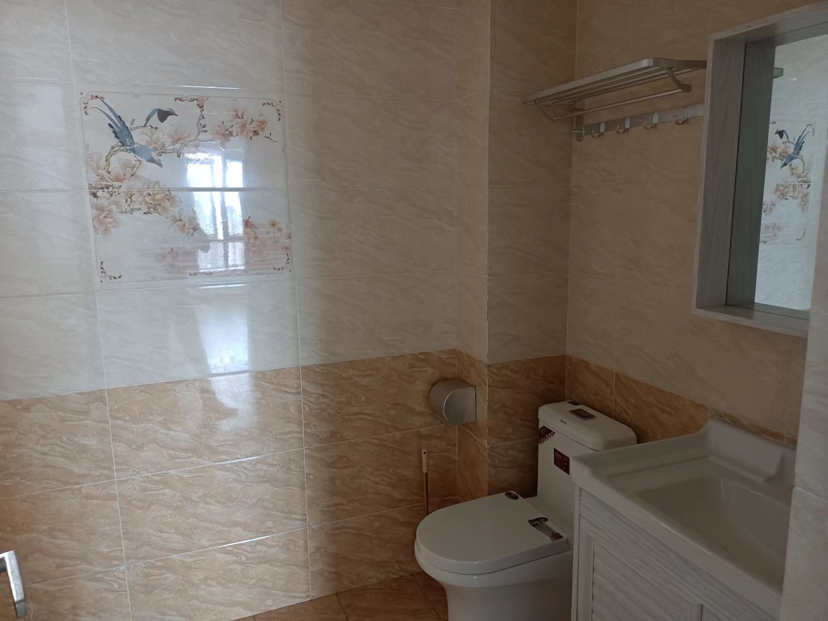 国兴城（B区）  3室2厅2卫    4300.0元/月室内图