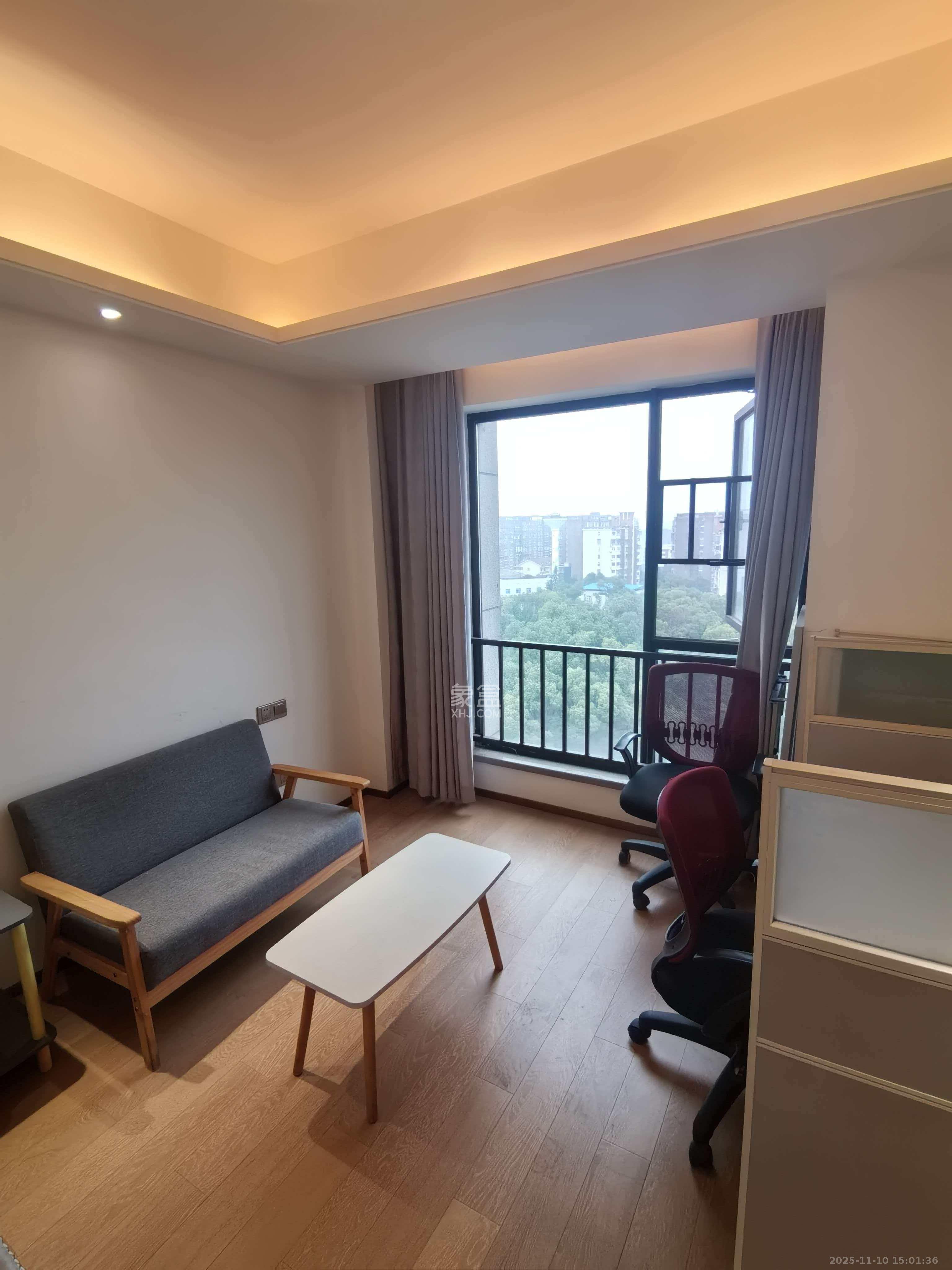 旭辉华宇南宸府  1室1厅1卫    1300.0元/月