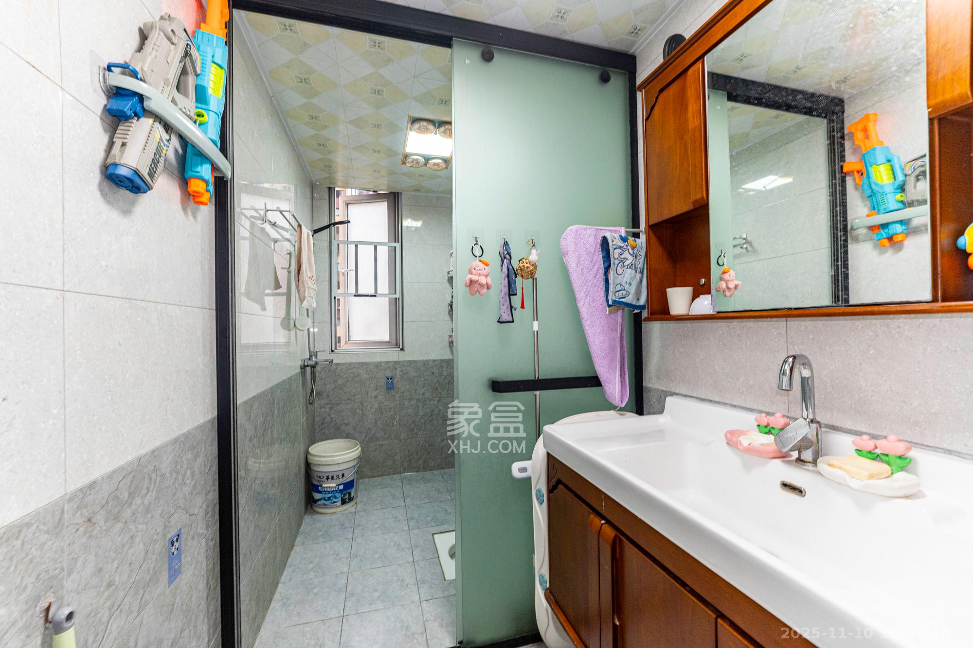 保利香槟国际 4室2厅2卫 103.0万 保利香槟国际 4室2厅2卫 103.0万卫生间