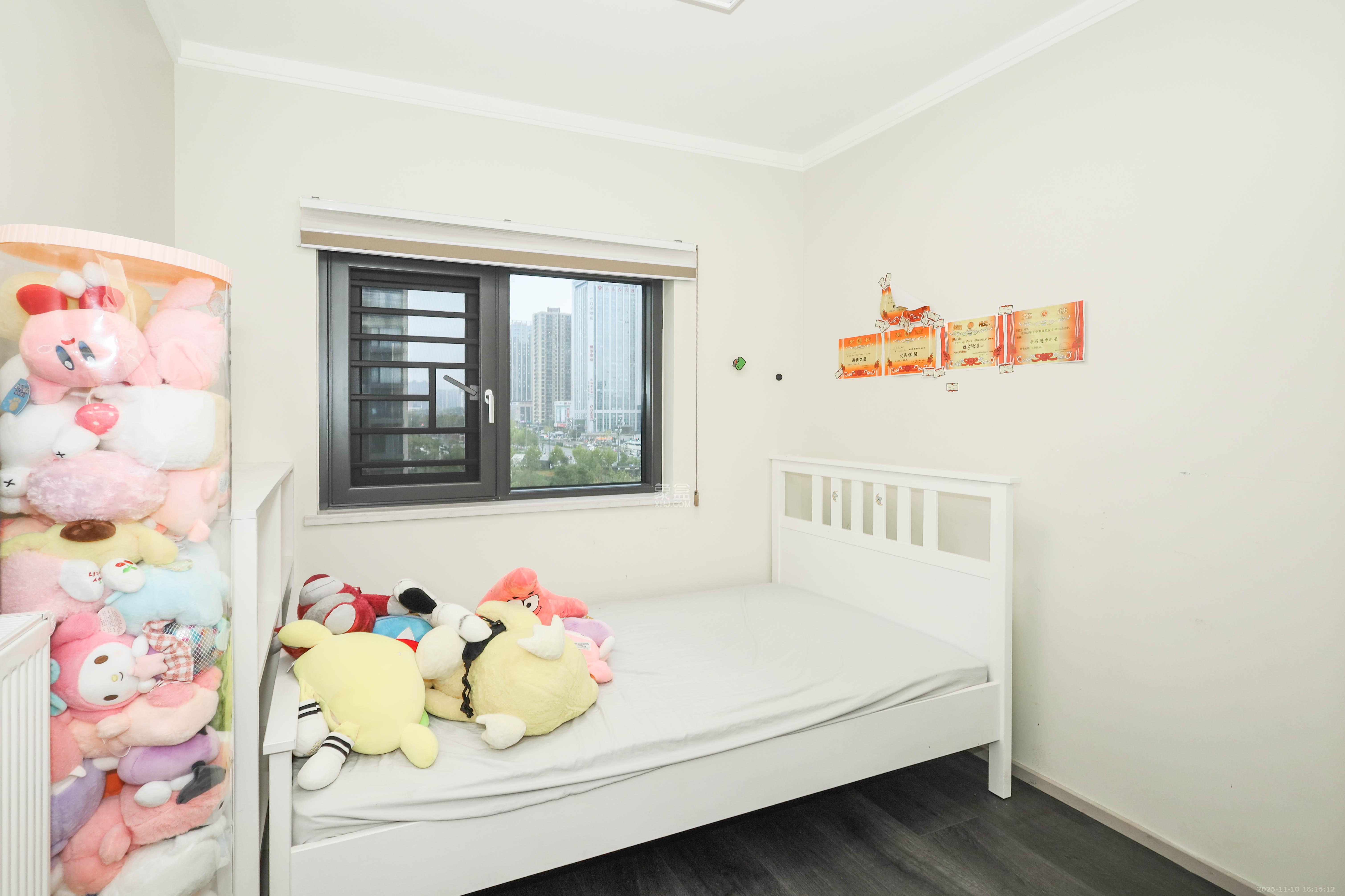 万科金色梦想C区  4室2厅2卫    175.0万卧室