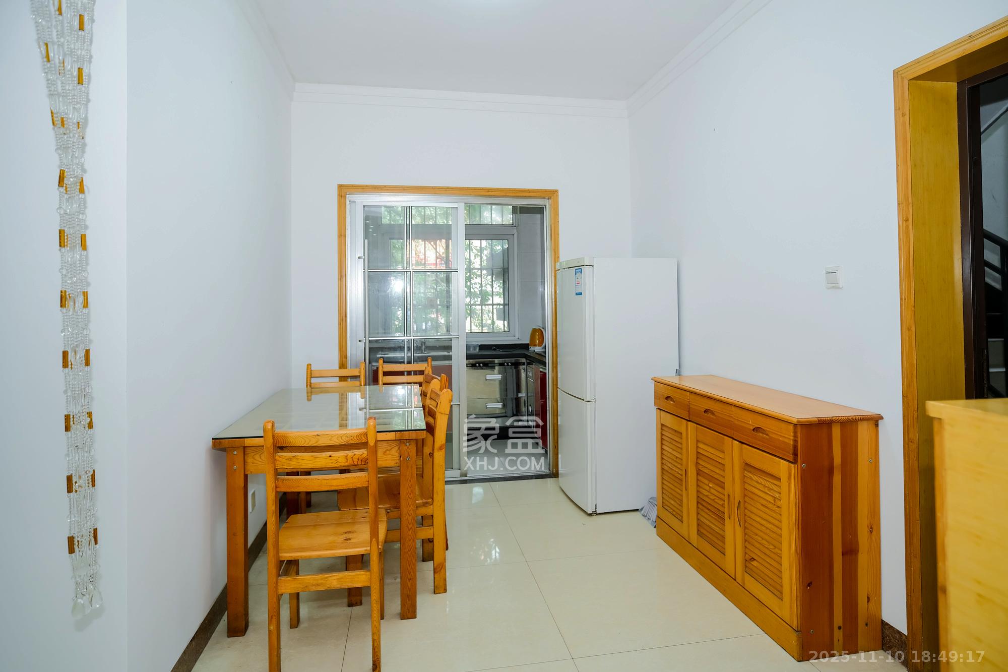 山水湾  3室2厅1卫    56.0万客厅