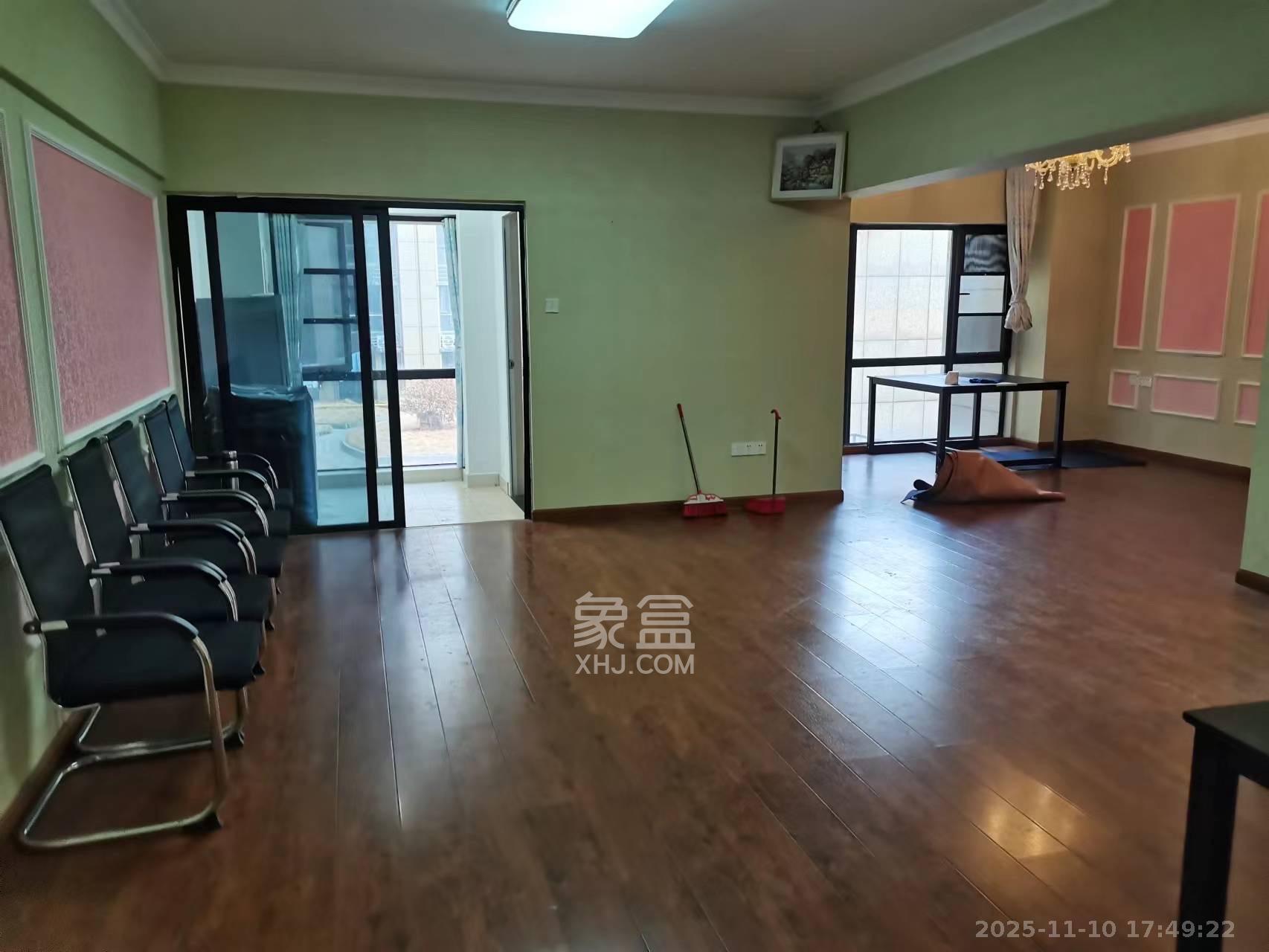 五一钻界  2室1厅1卫    3800.0元/月室内图