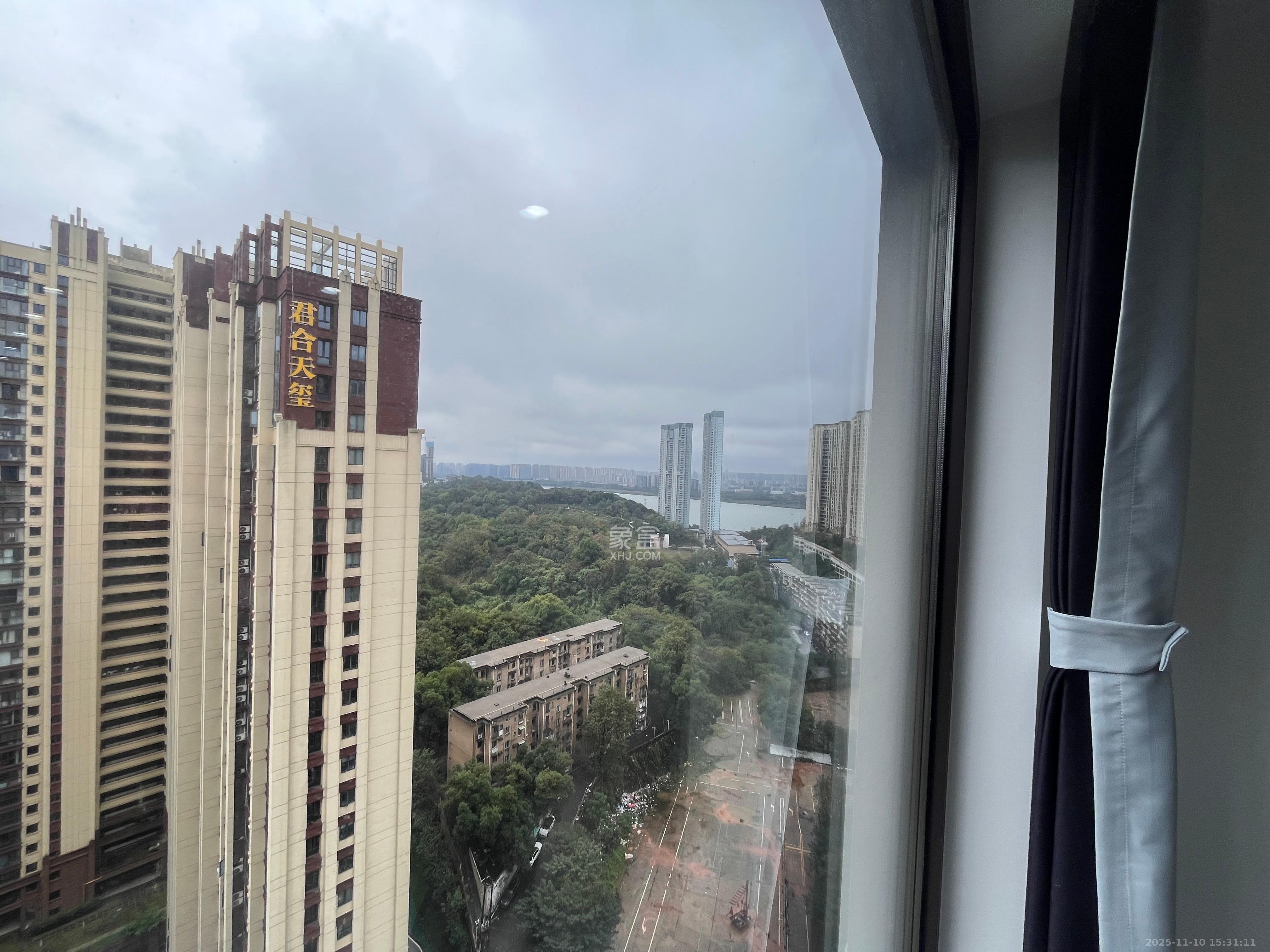 卓越江岸  2室1厅1卫    2500.0元/月室内图