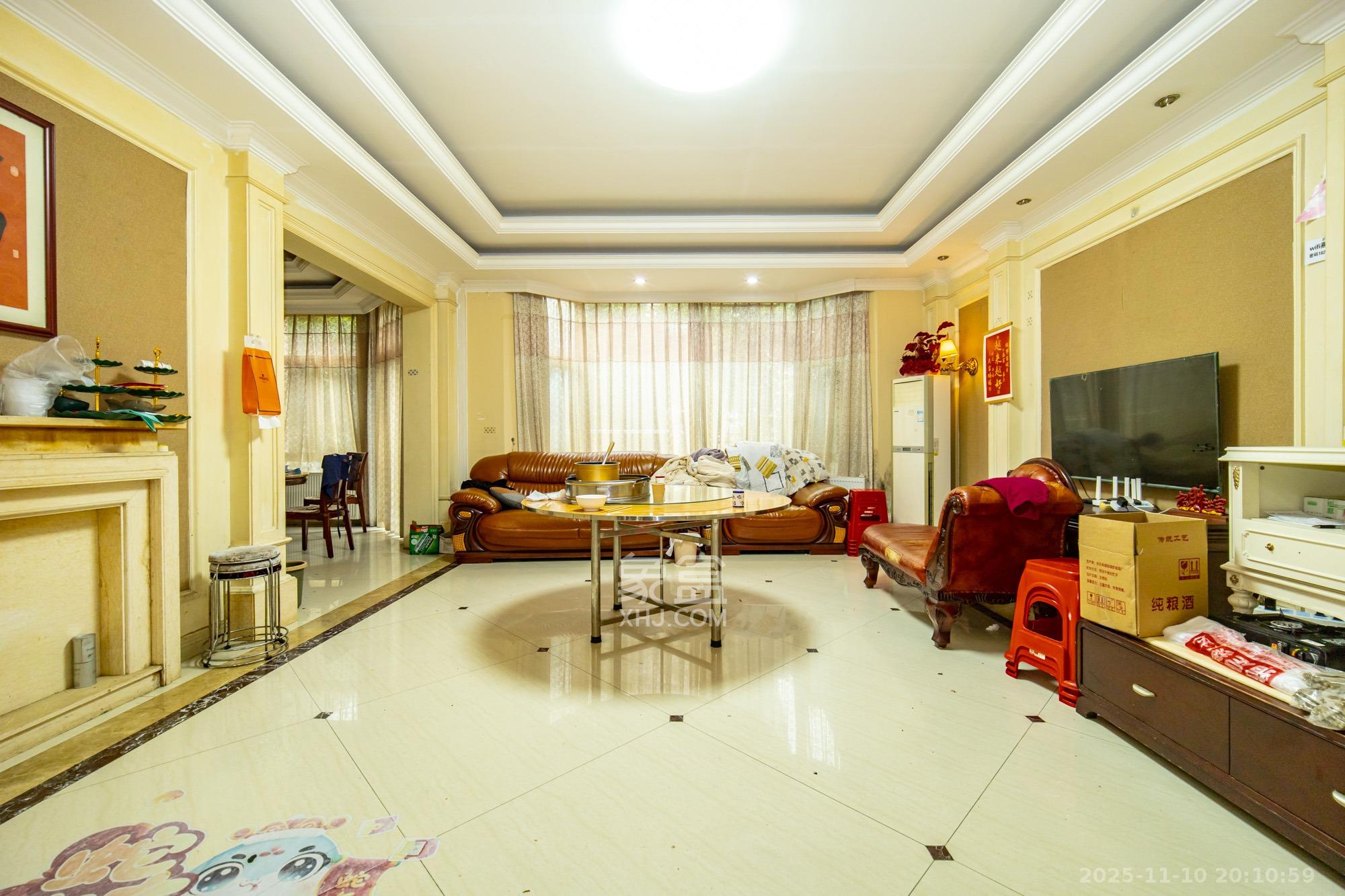 碧桂园威尼斯城  8室2厅8卫    698.98万