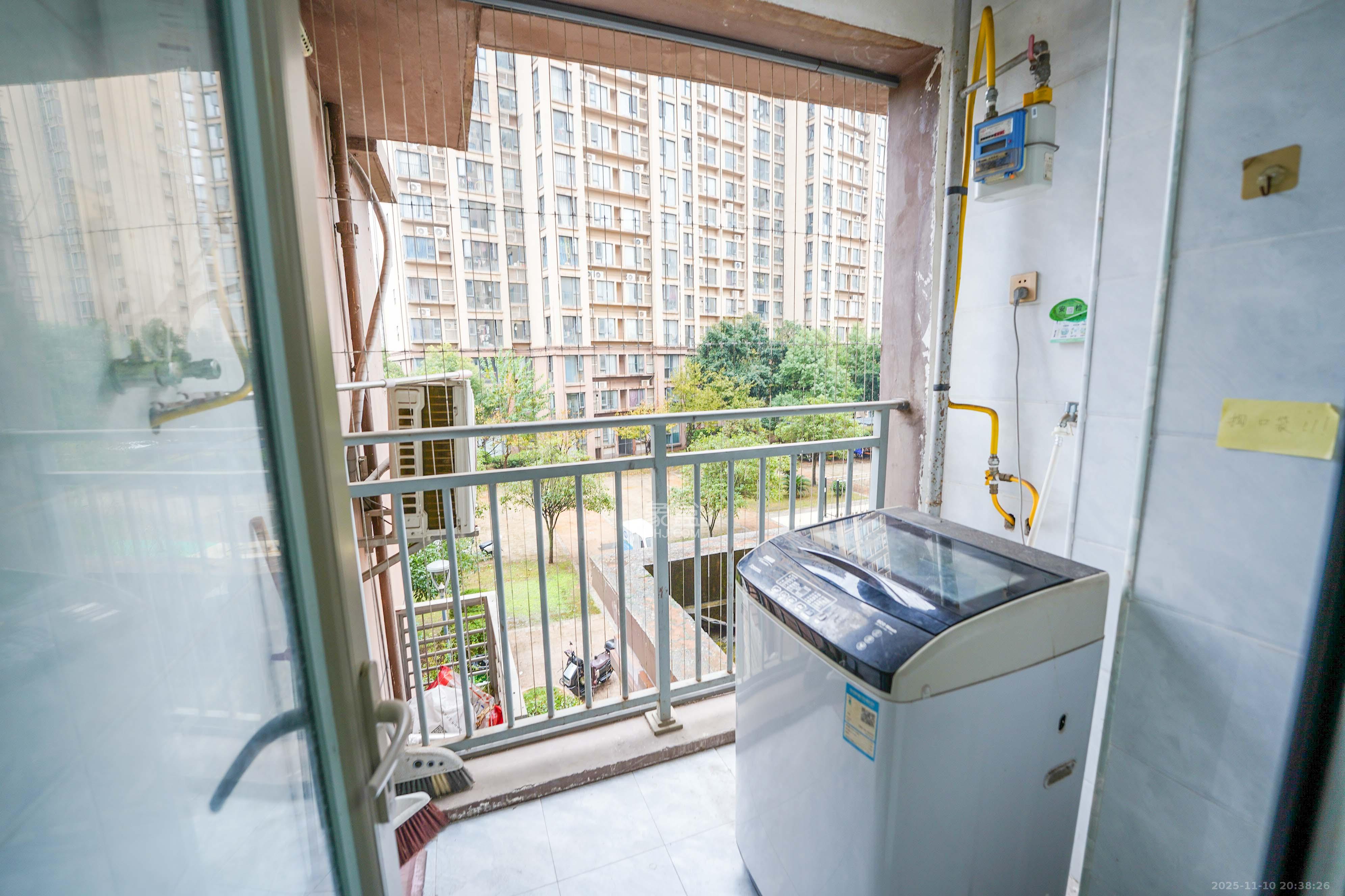 怡海星城 3室2厅1卫 49.0万 怡海星城 3室2厅1卫 49.0万阳台