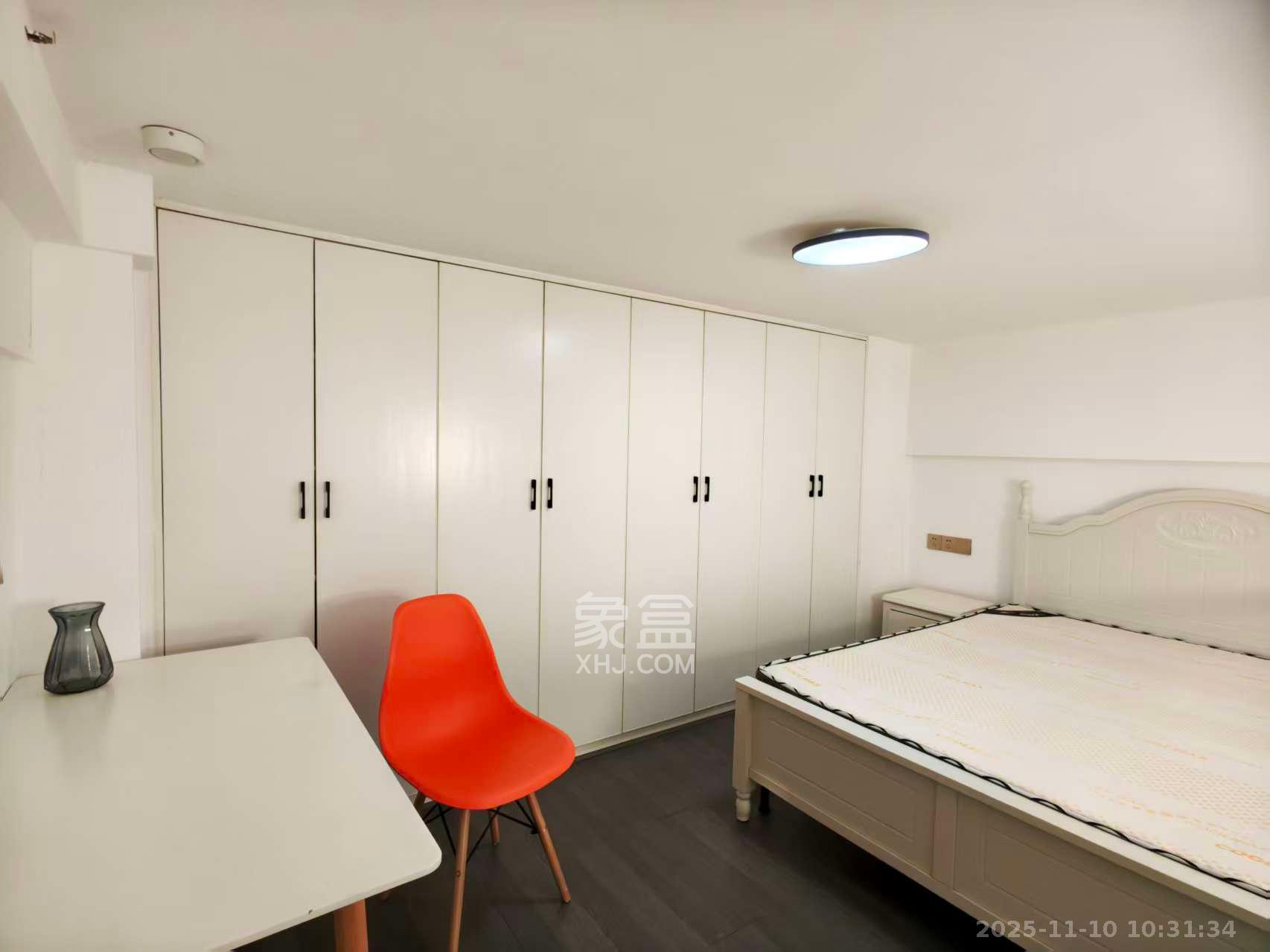 长房时代小镇  1室1厅1卫    1700.0元/月室内图