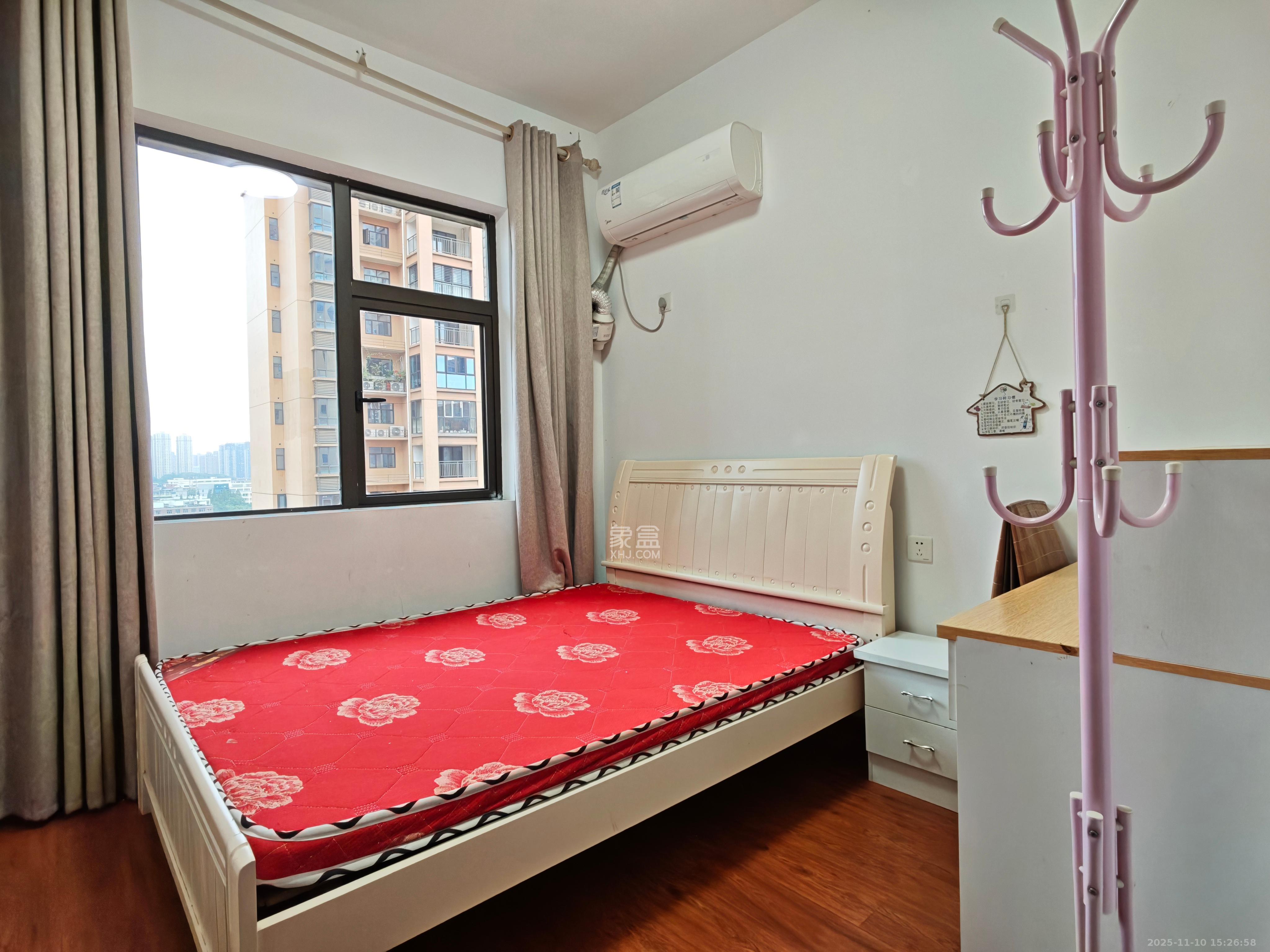 德润小区（丰升德润小区）  4室2厅2卫    3000.0元/月室内图