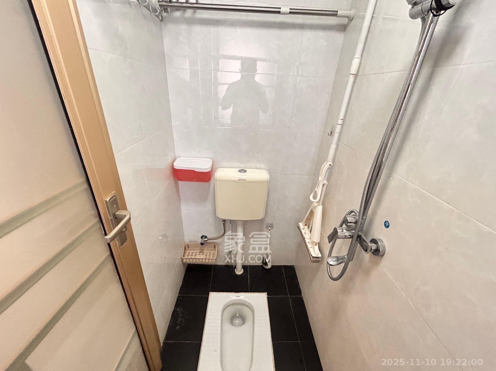 荣悦台 1室1厅1卫 2300.0元/月 荣悦台 1室1厅1卫 2300.0元/月室内图