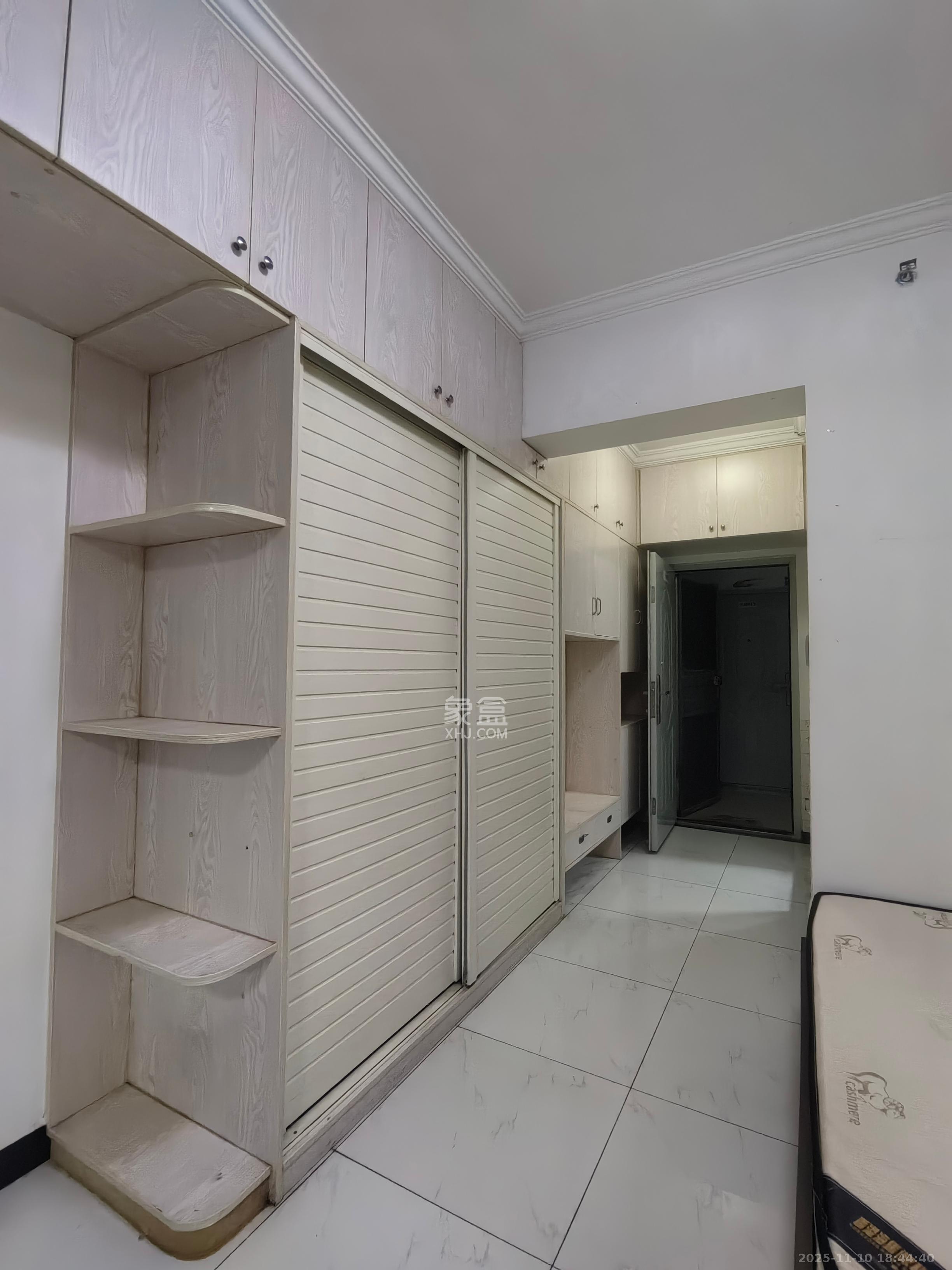 怡海星城  1室1厅1卫    1100.0元/月室内图