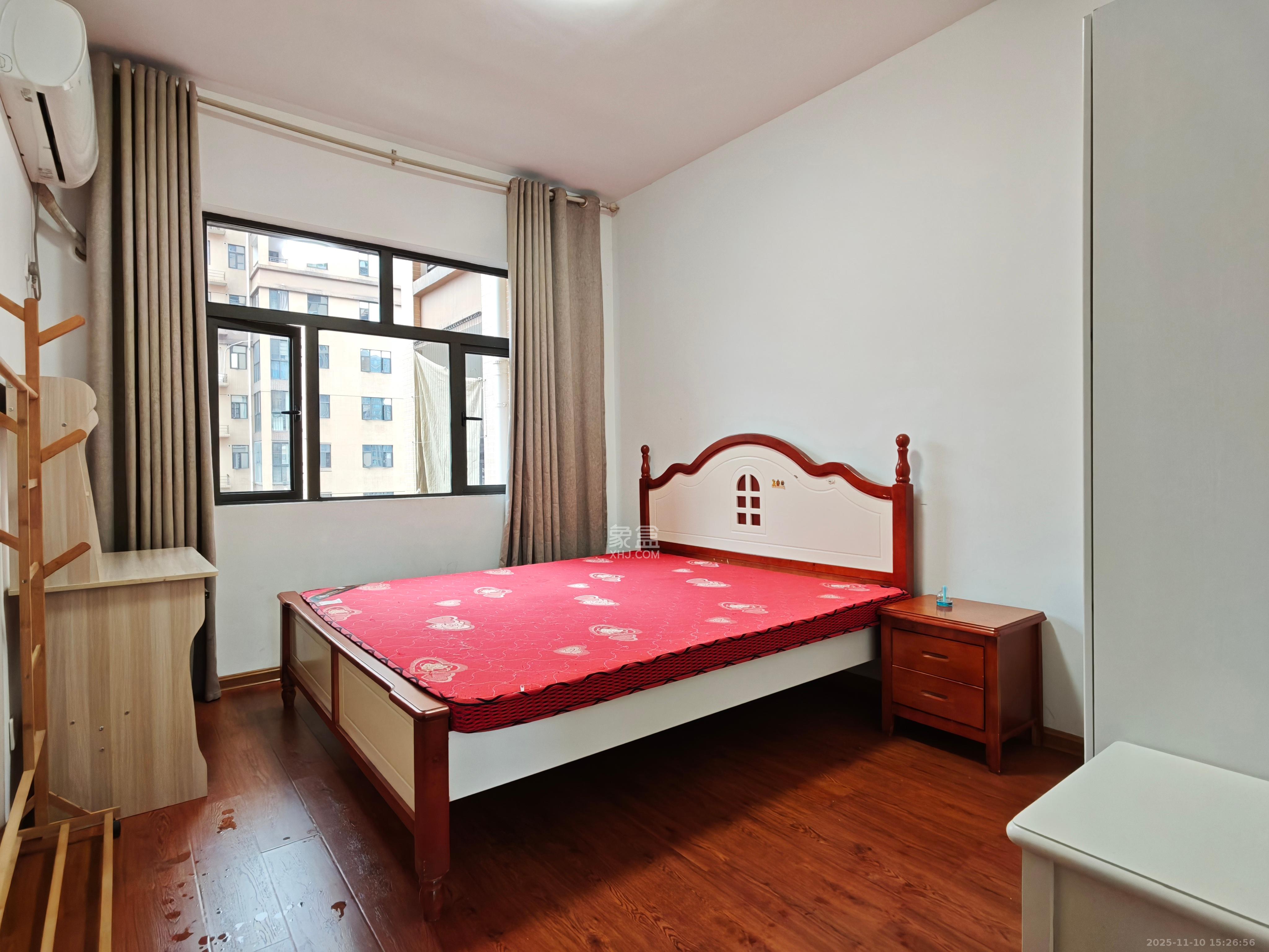 德润小区（丰升德润小区）  4室2厅2卫    3000.0元/月室内图