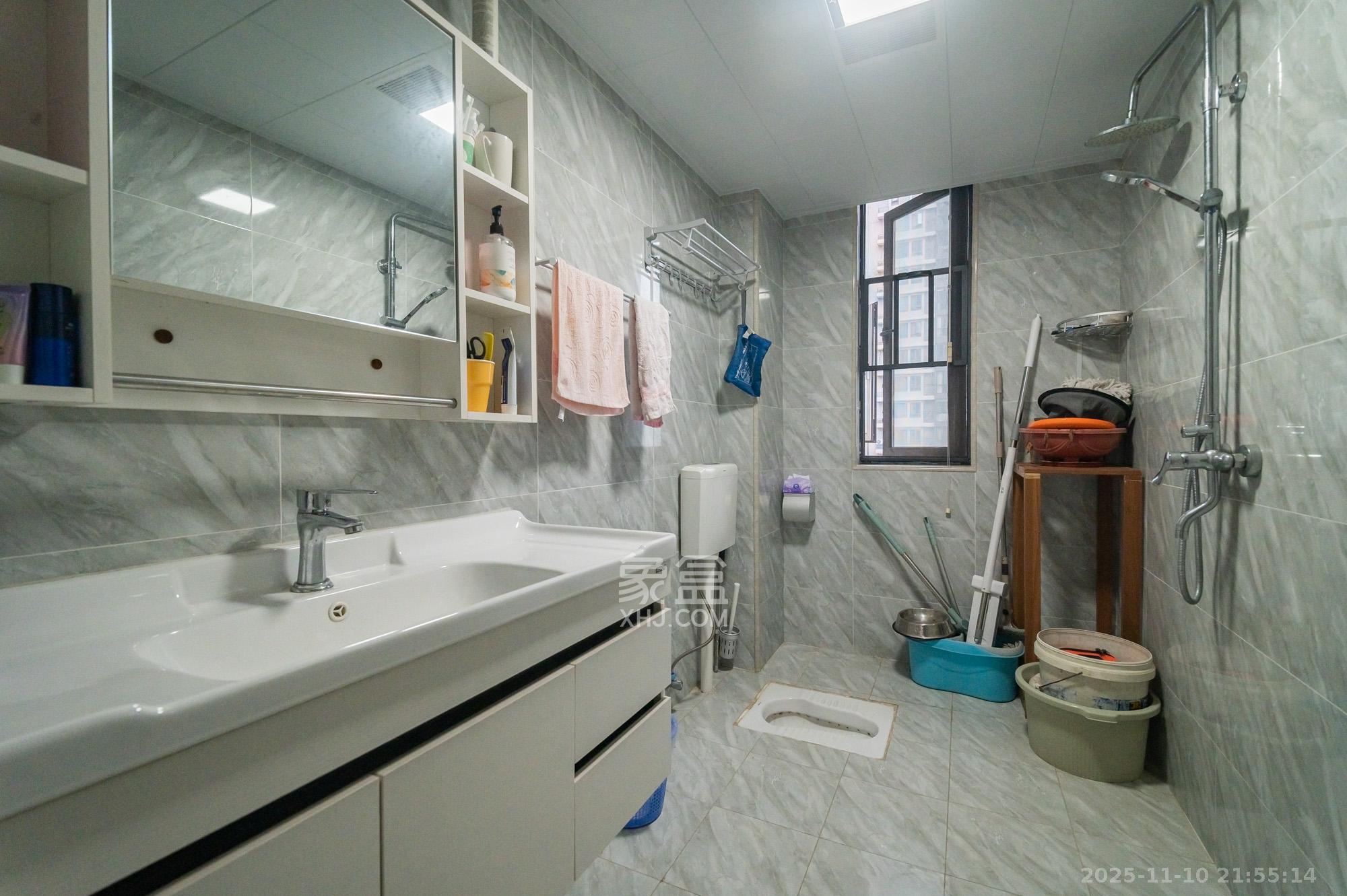 恒基凯旋门三期  3室2厅2卫    108.8万卫生间