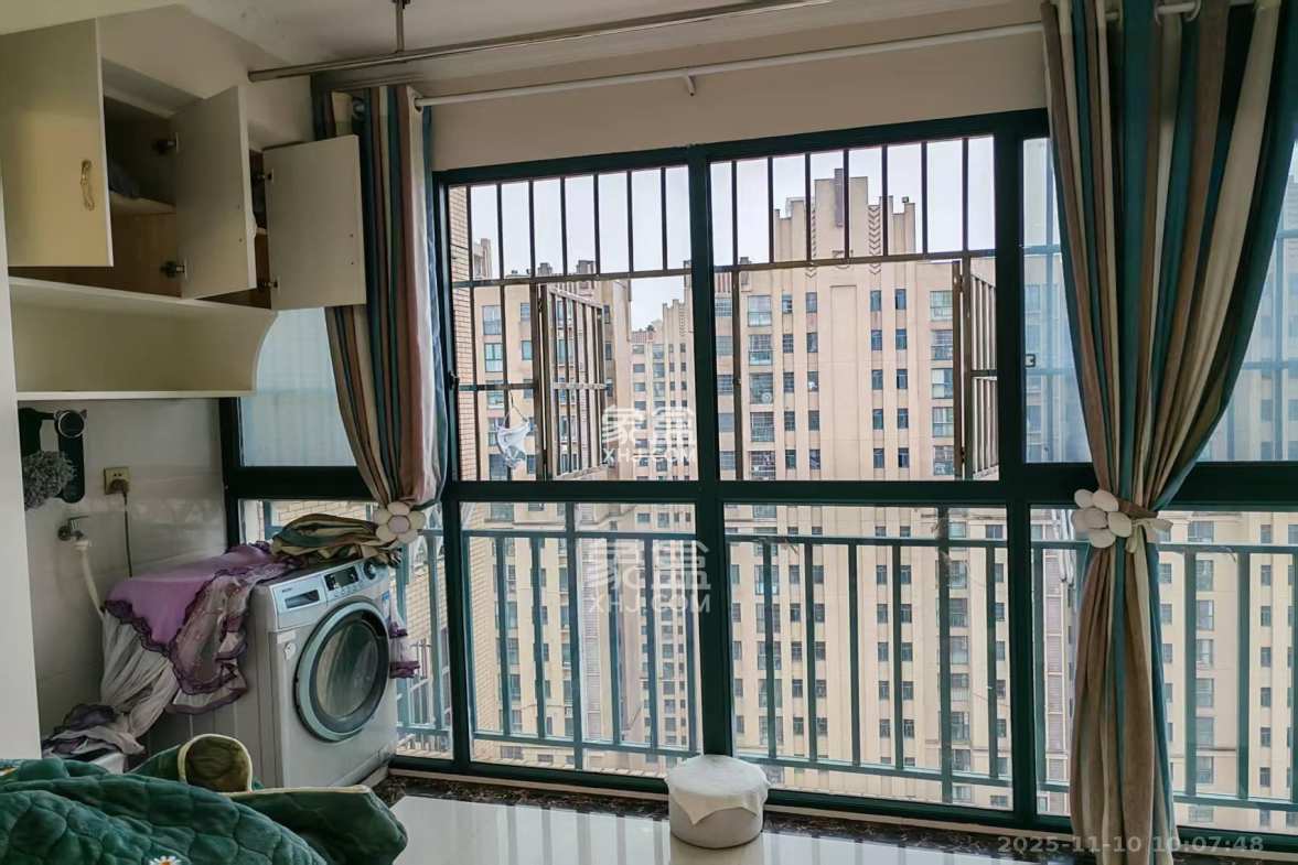 洋湖时代 1室2厅1卫 2200.0元/月 洋湖时代 1室2厅1卫 2200.0元/月室内图