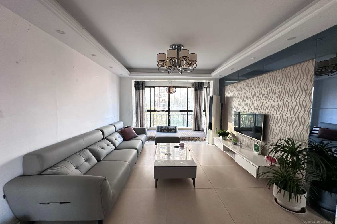 金鼎公园尚 2室2厅1卫 1900.0元/月 金鼎公园尚 2室2厅1卫 1900.0元/月室内图