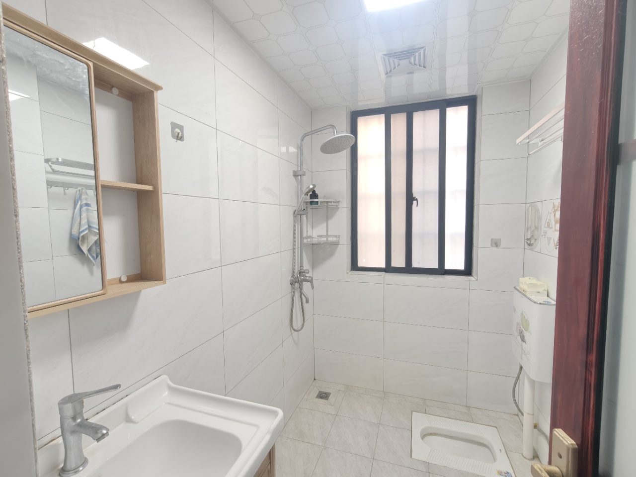 蓝海瑞园  3室2厅1卫    2700.0元/月室内图